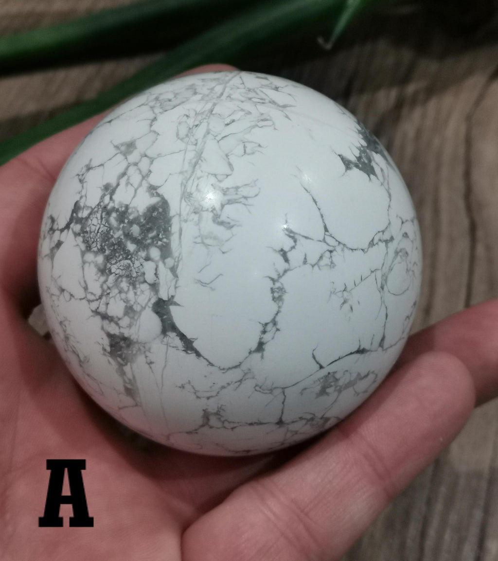 Howlite natural stone from the USA -> Collector's sphere / crystal healing YOUR CHOICE