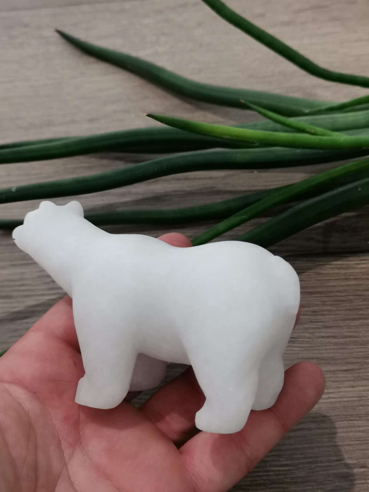 IJsbeer, sculptuur van natuursteen 390 g -> puur wit jade, ideaal als kerstdecoratie