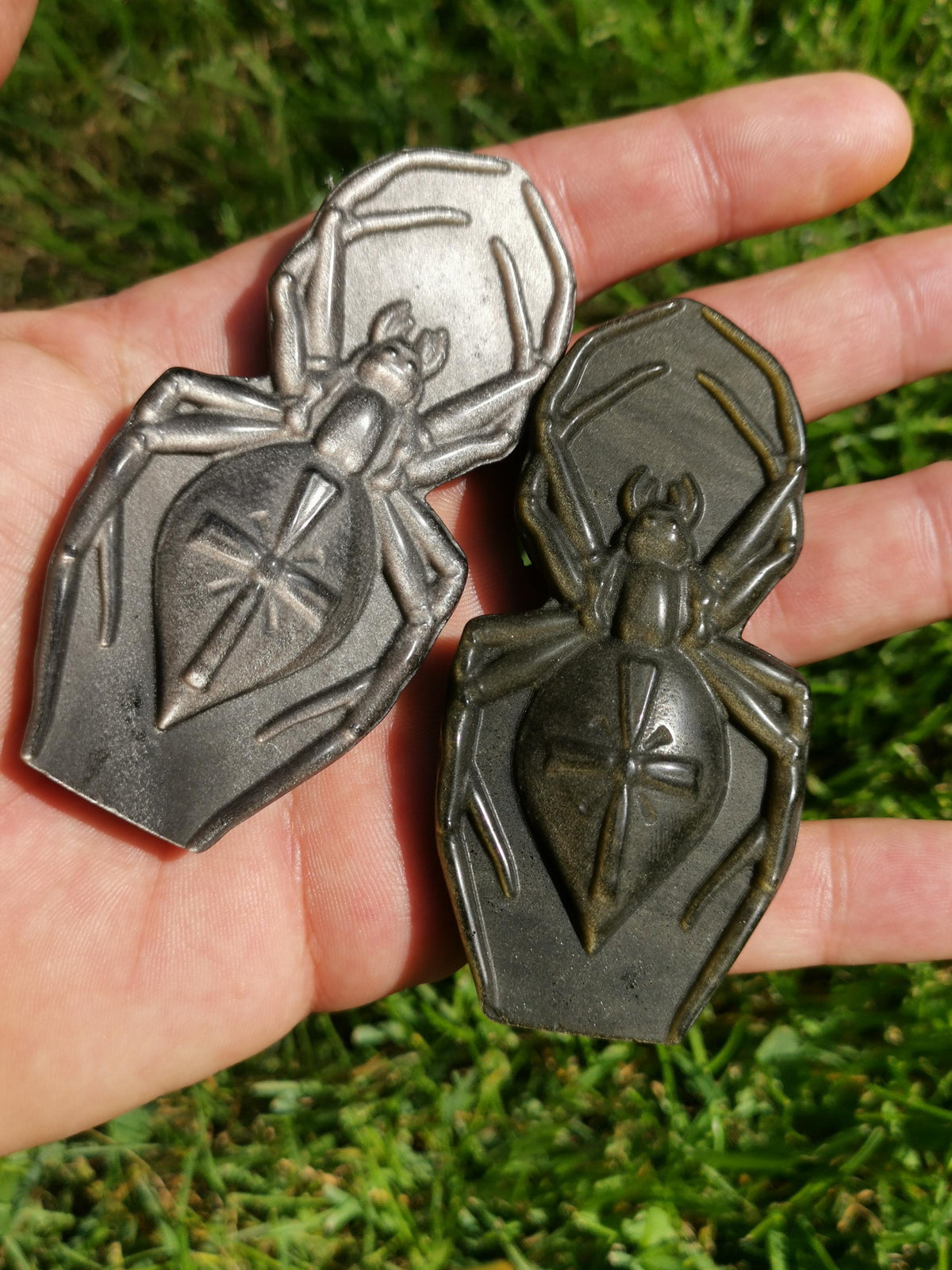 Zilveren of gouden obsidiaanspin uit Mexico – Natuurlijke steen