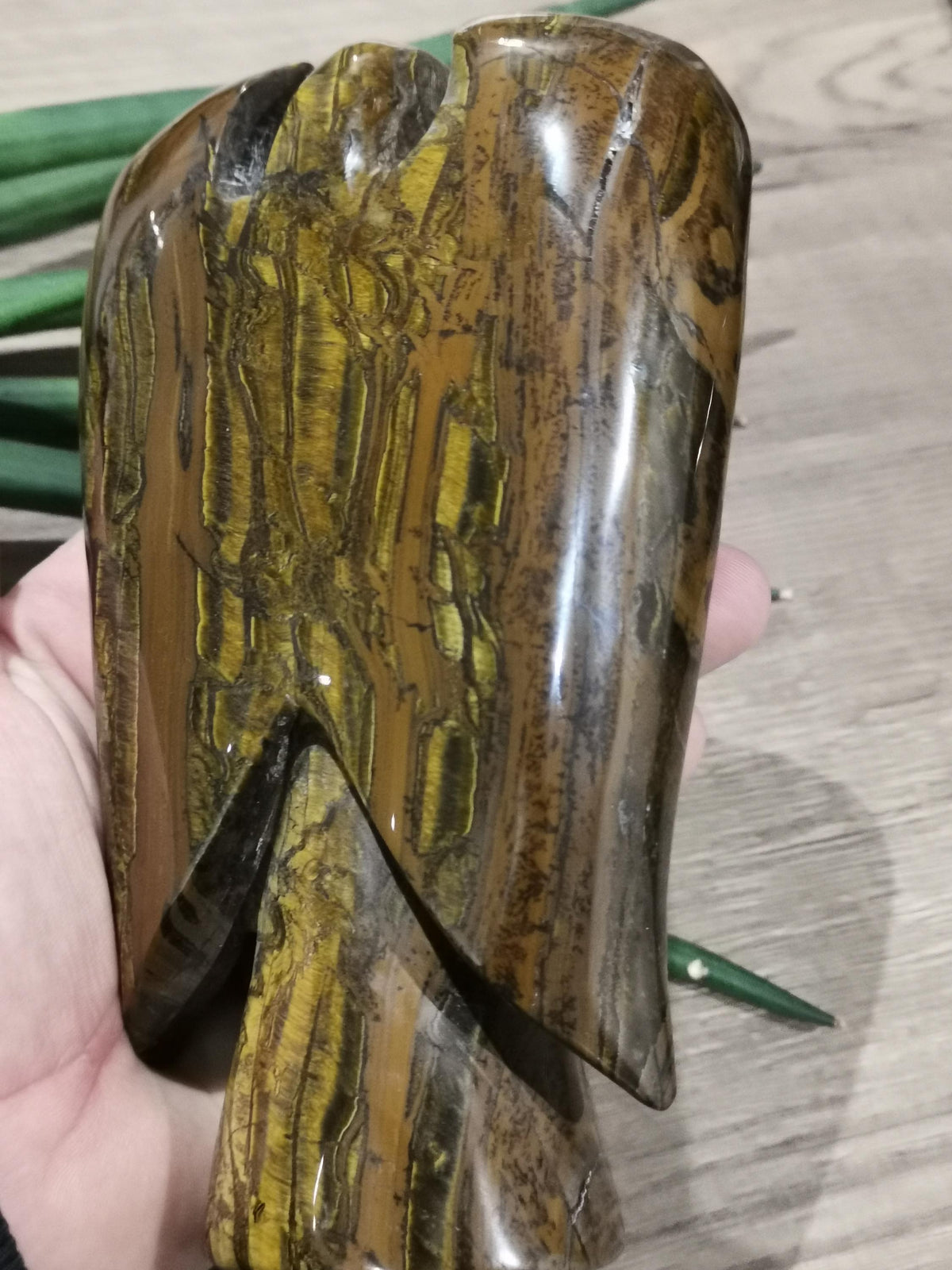 Anjo / Santo - > Escultura em Olho de Tigre Amarelo / Ouro castanho  -> 1250 gramas