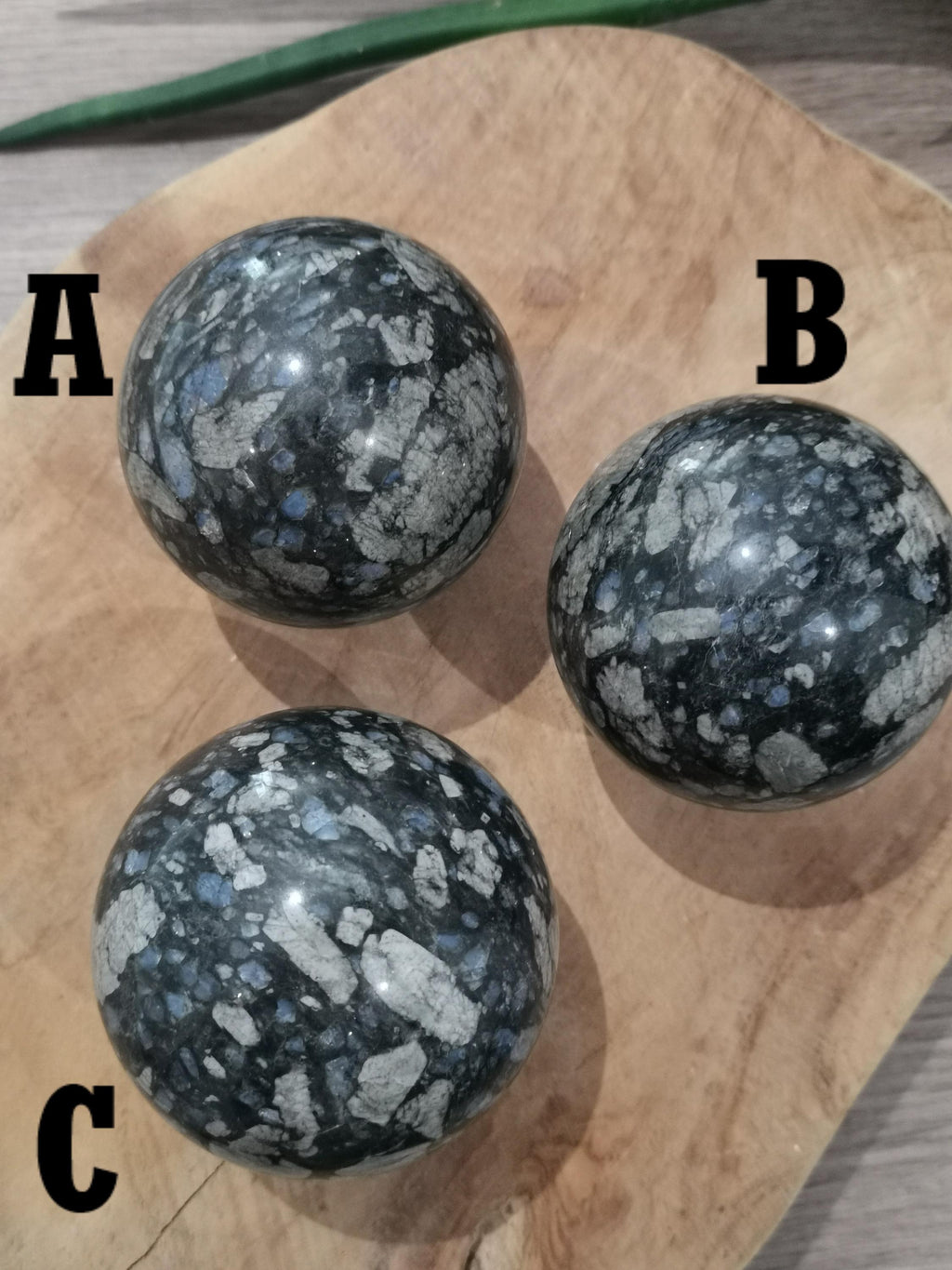 Que sera llanite / Vulcanite , Sphère pierre naturelle AU CHOIX Top Feng Shui