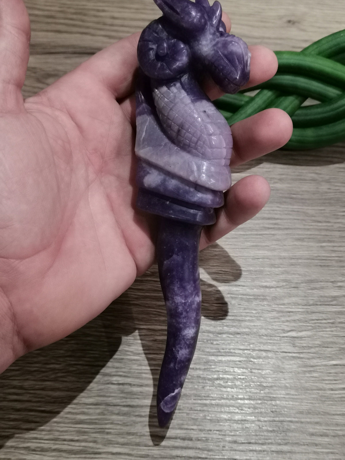 Dague sculptée en pierre naturelle – Dragon-bélier, quatre pierres au choix