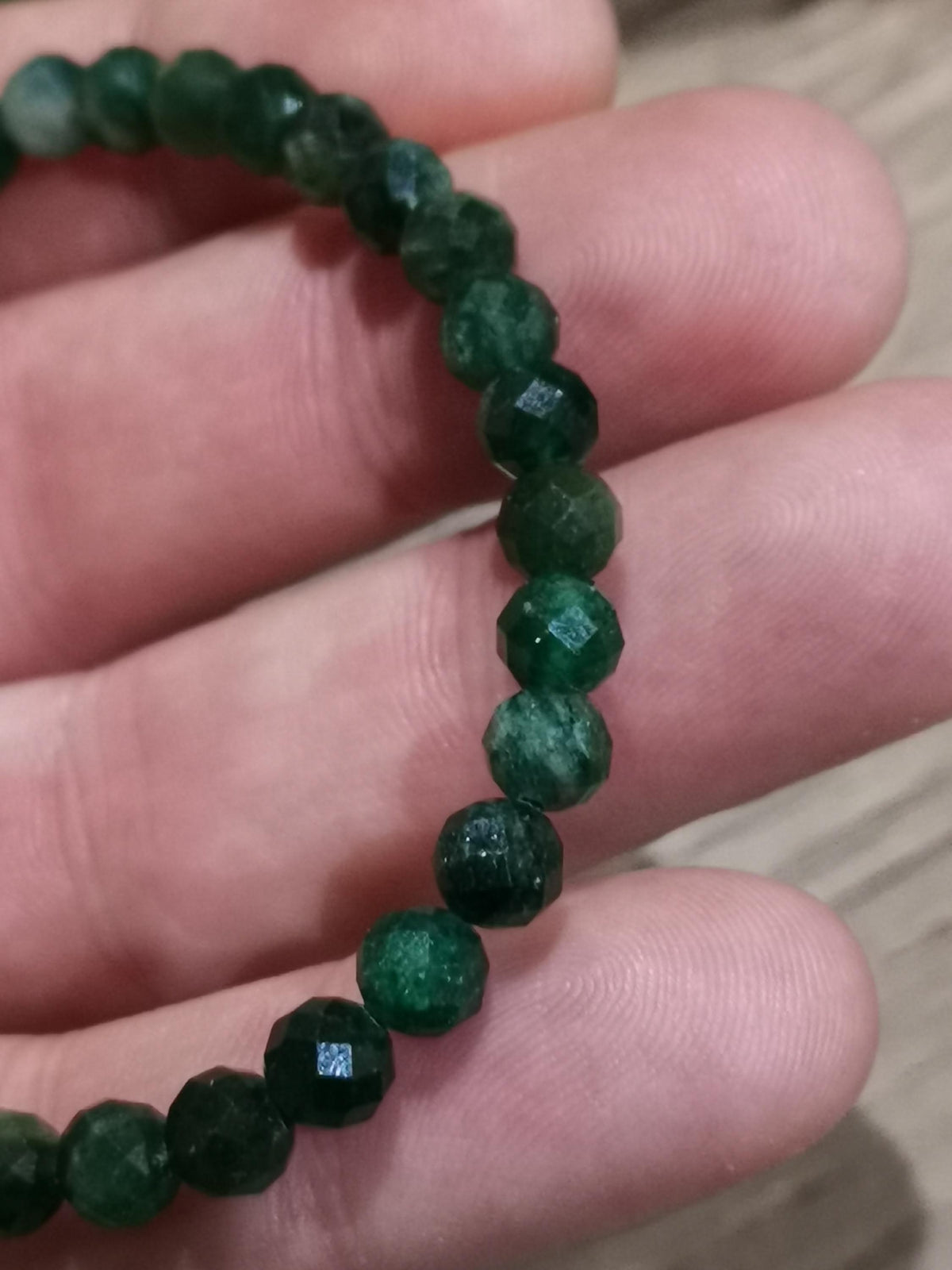 Mica Verde Fuchsite , Verde-pinheiro,  Pulseira à medida à escolha  , Pérola redonda facetada de 6 mm