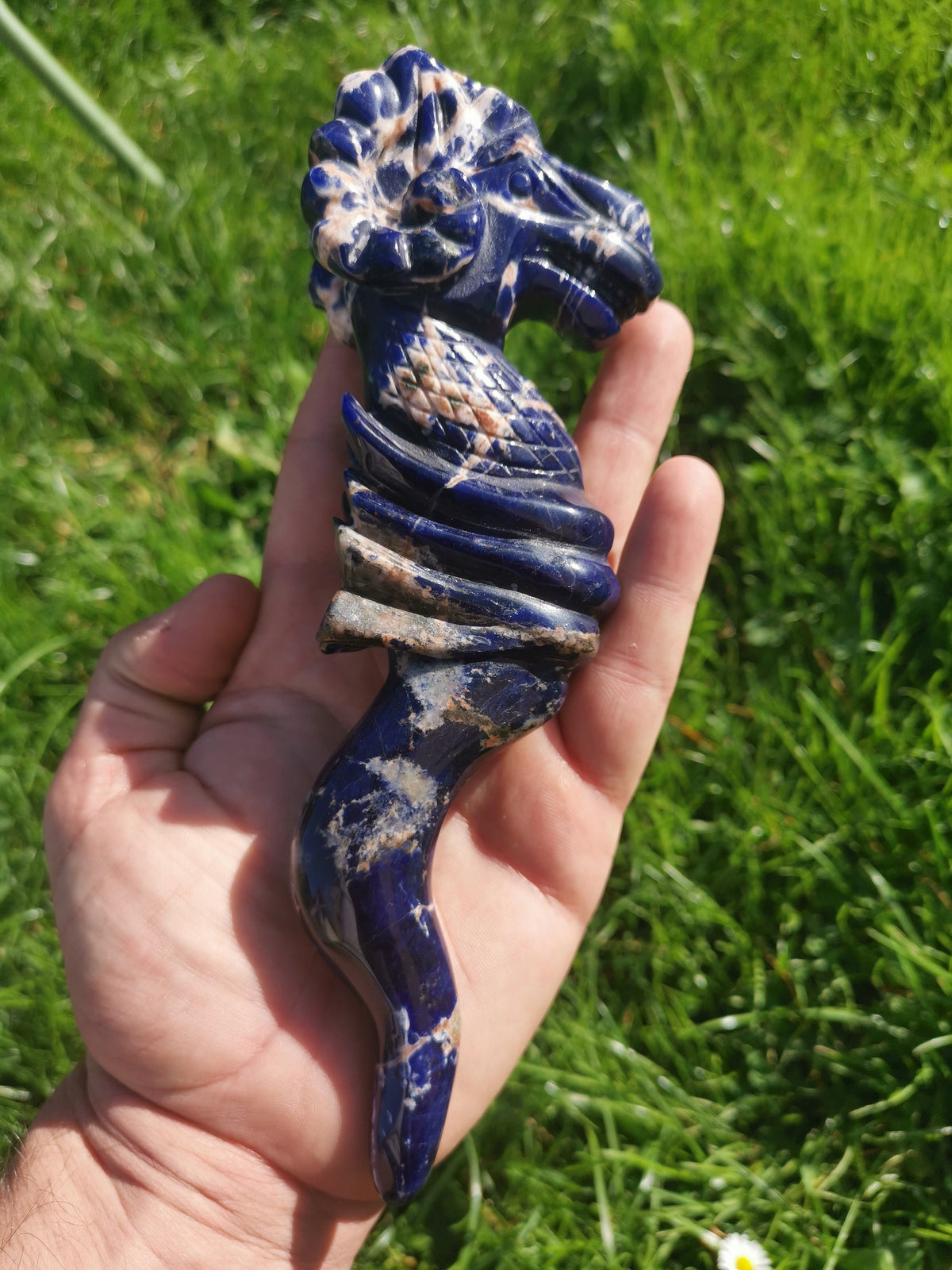 Dague en sodalite naturelle, lame sinueuse et tête de bouc, 20 cm