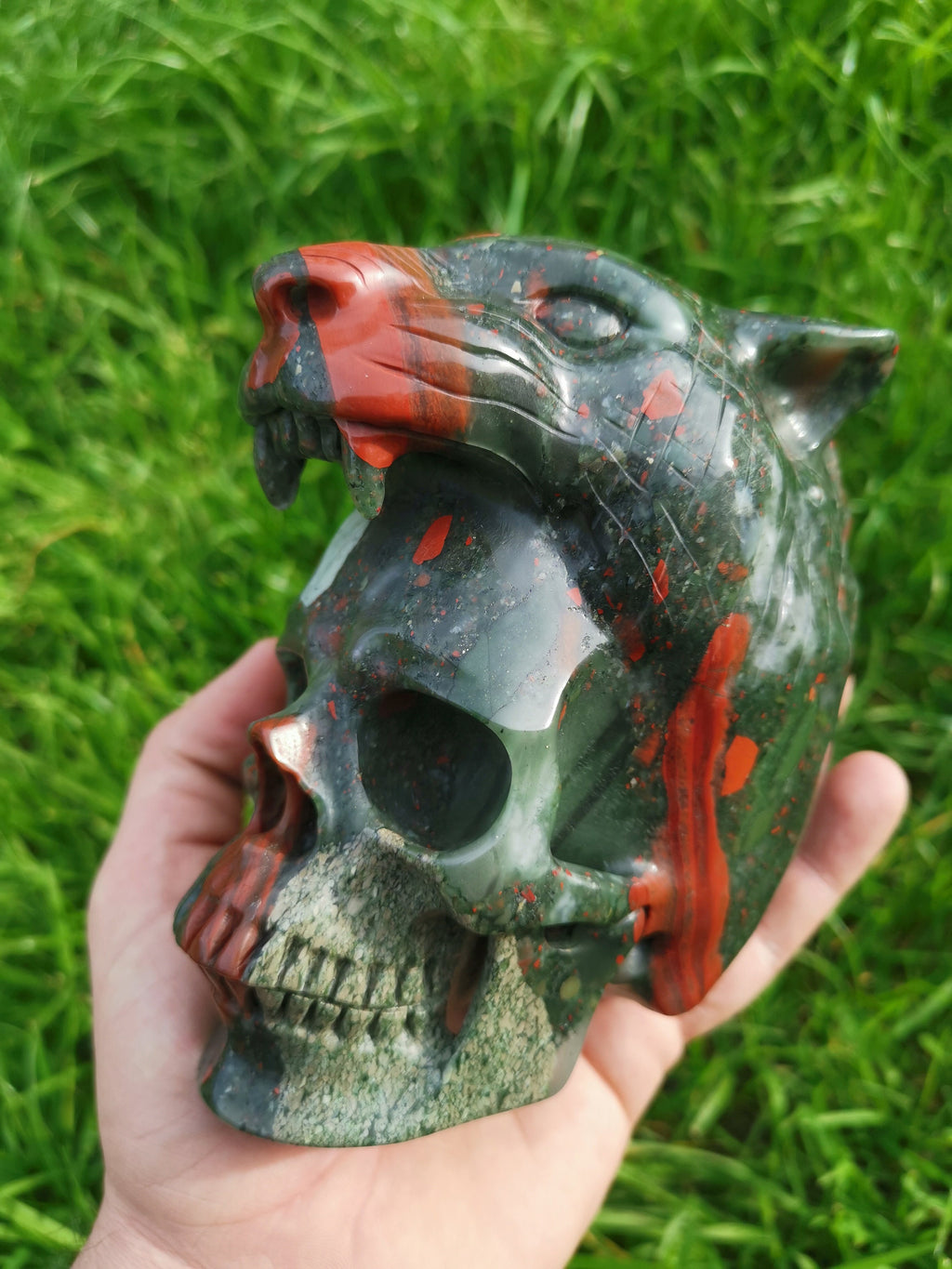 Jaspe de Sangre / Africana , Magnífica Calavera con cabeza de felino Pantera , piedra natural