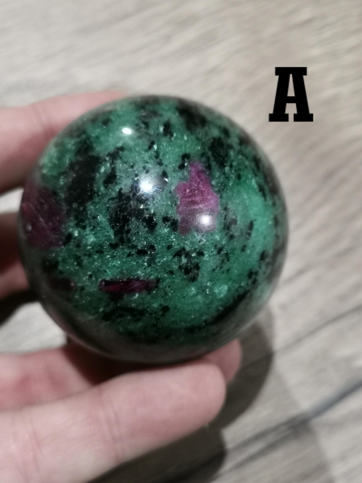 Sfera in rubino su zoissite - pietra naturale – Da 58 a 63 mm – A scelta