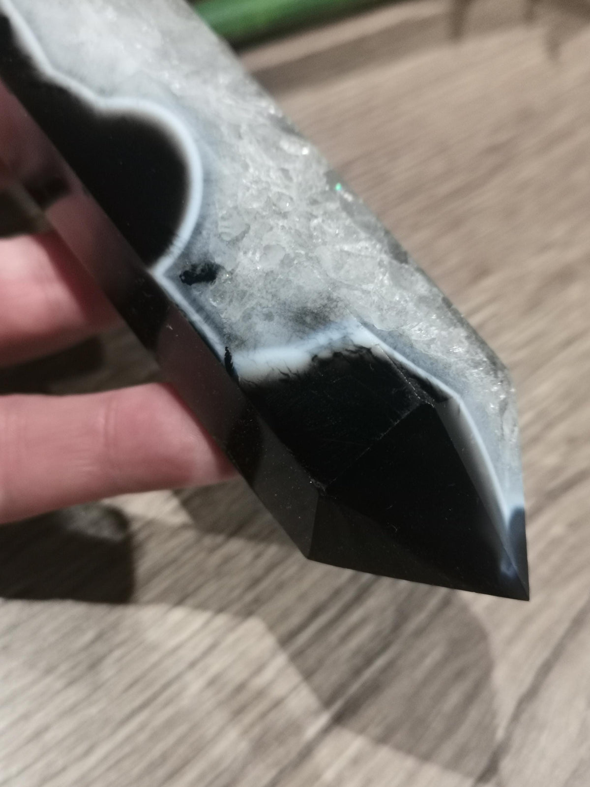 Agate noire à bandes d’Uruguay – Pointe obélisque de 169 mm