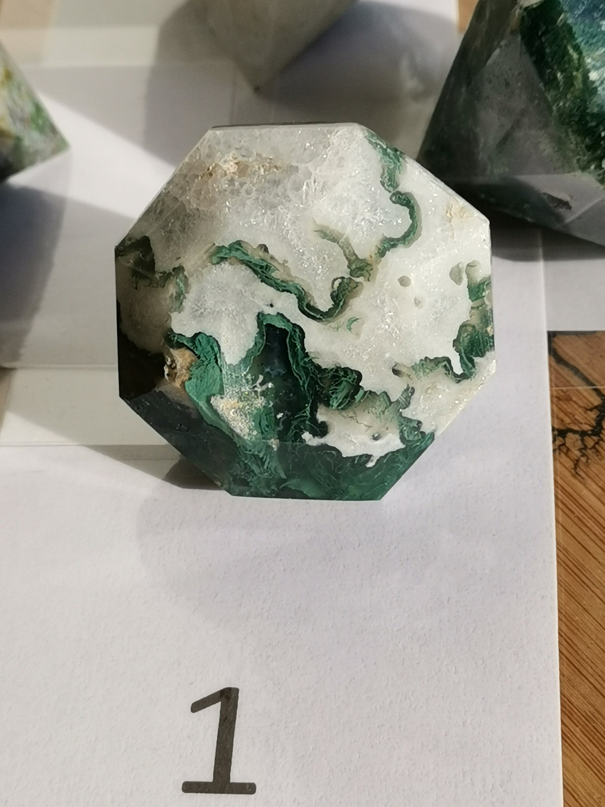 Agate mousse taillée en forme de diamant – Quatre pièces au choix