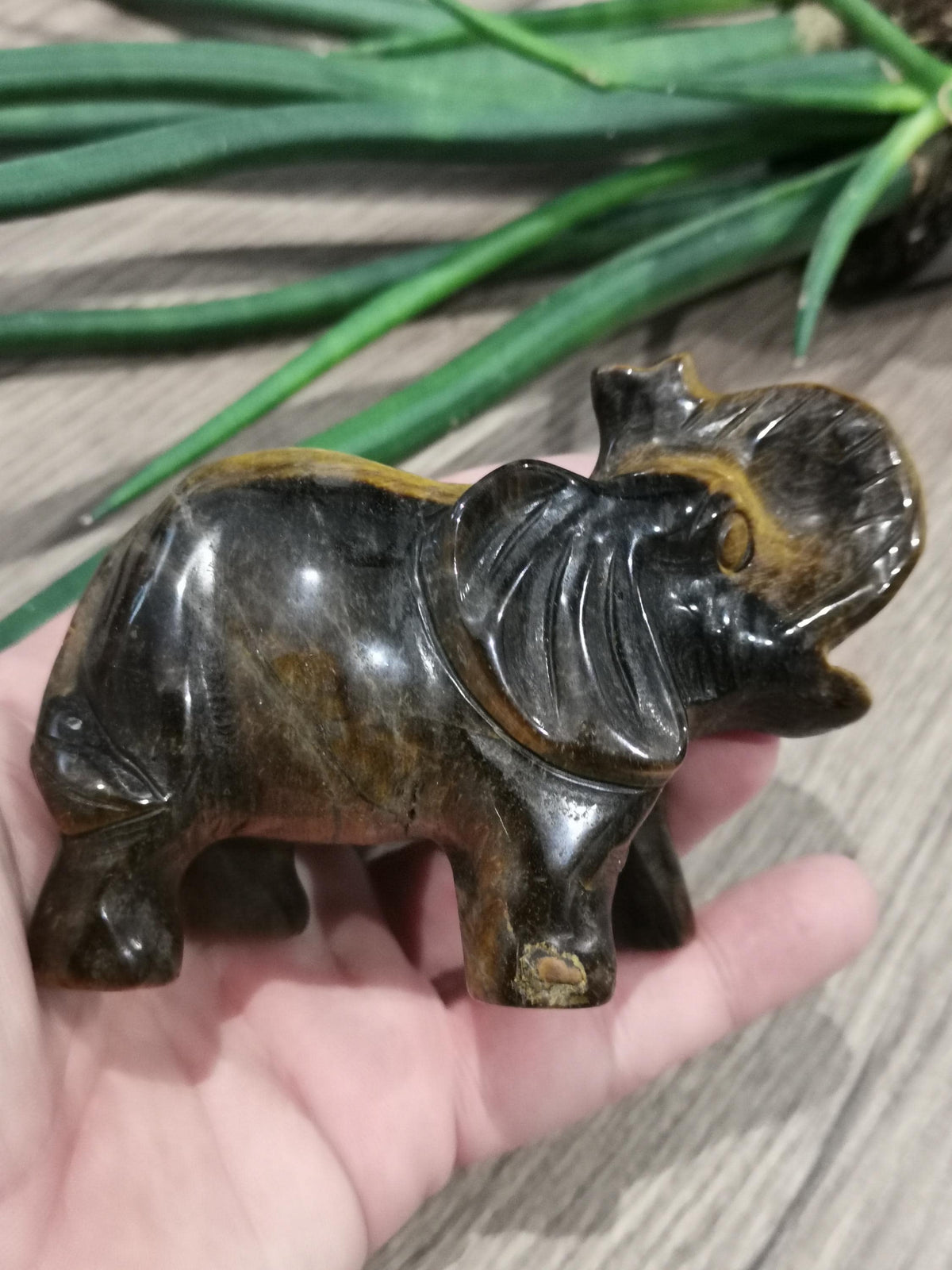 Tiger's eye, elephant sculpture -> 395 grams, Statue, Carved minerals