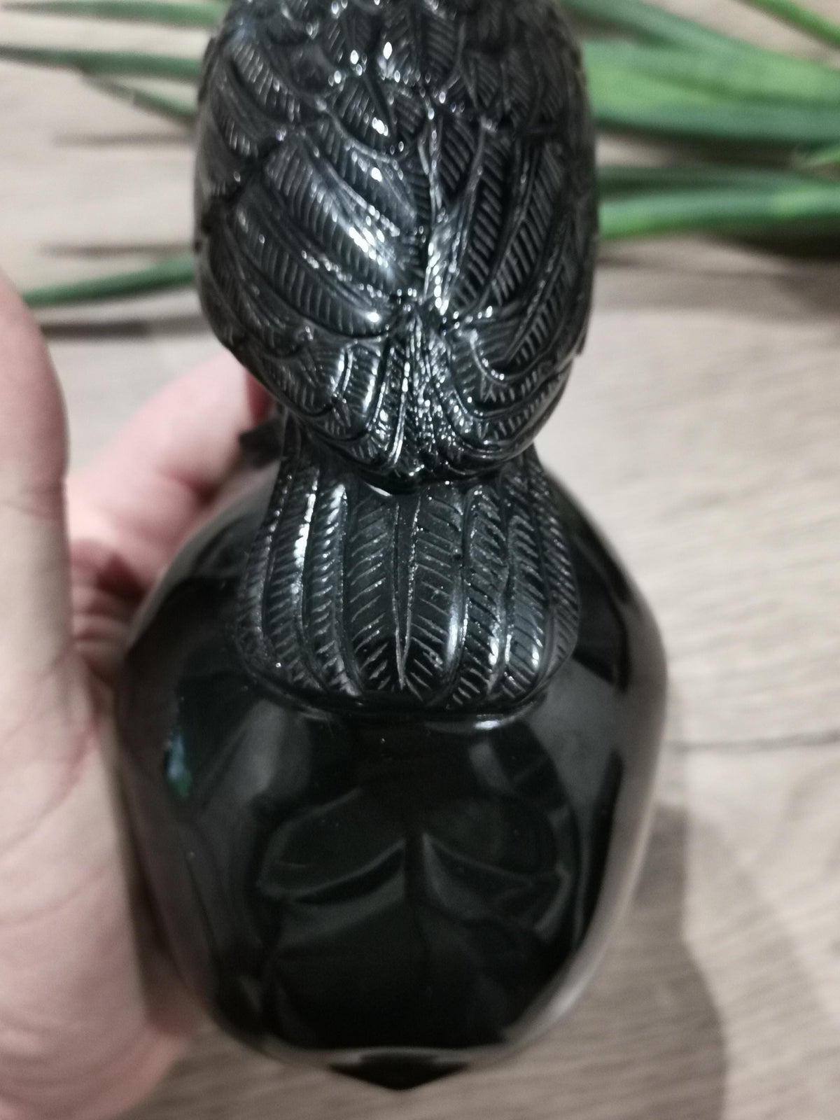 Skelet en raaf van zwart obsidiaan · Collectiebeeldhouwkunst