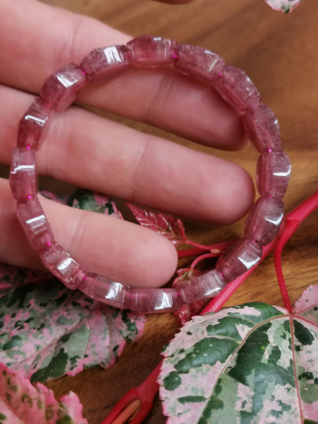 Armband van Madagaskar-aardbeikwarts – Gefacetteerde kralen