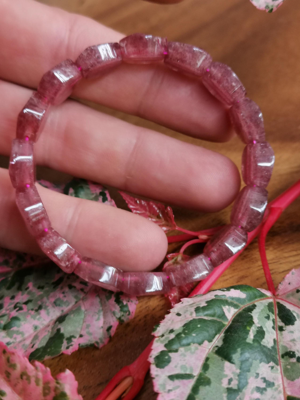 Armband van Madagaskar-aardbeikwarts – Gefacetteerde kralen