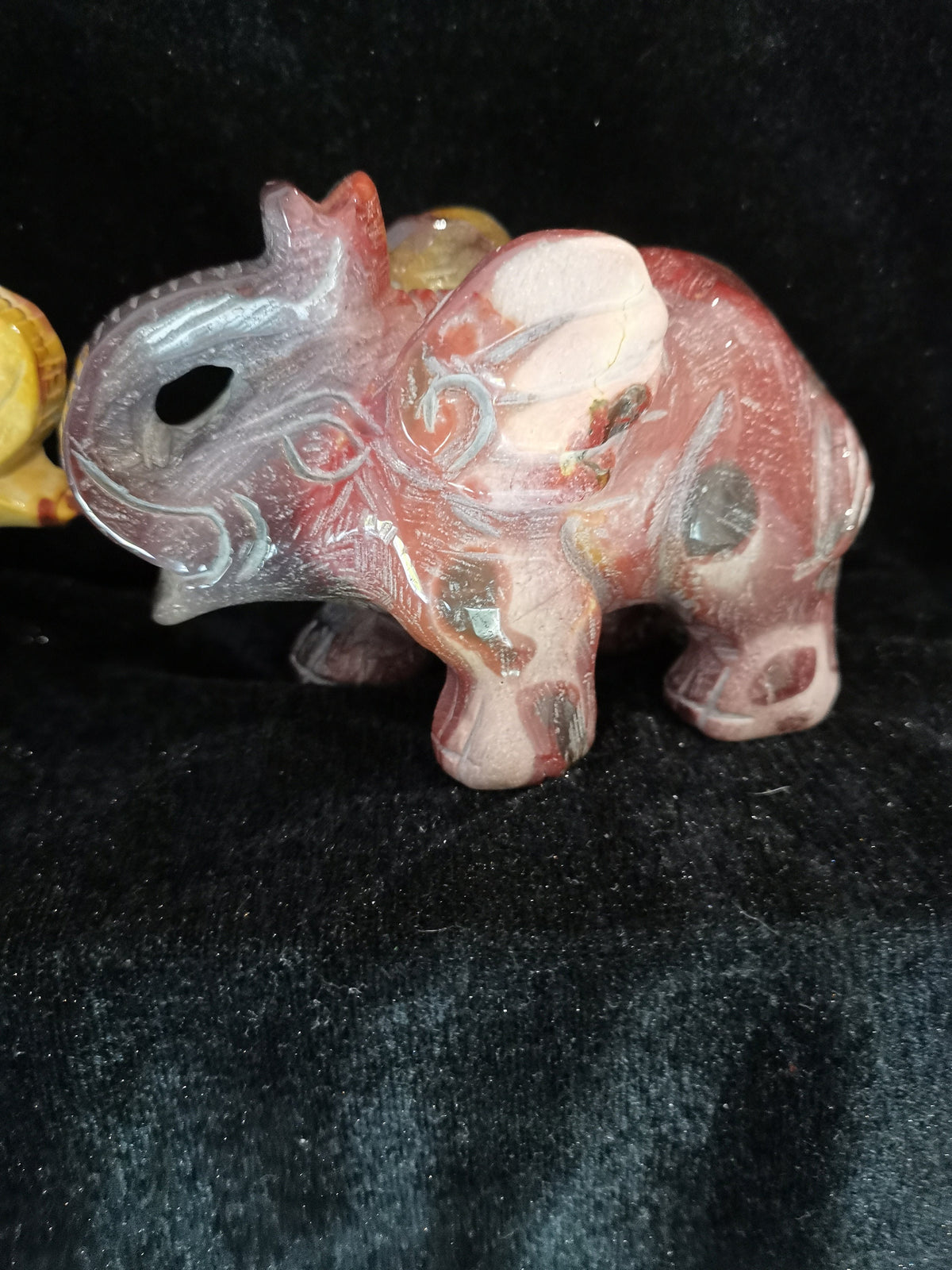 Elephant carved in JASPER MOKAÏTE stone, antique finish