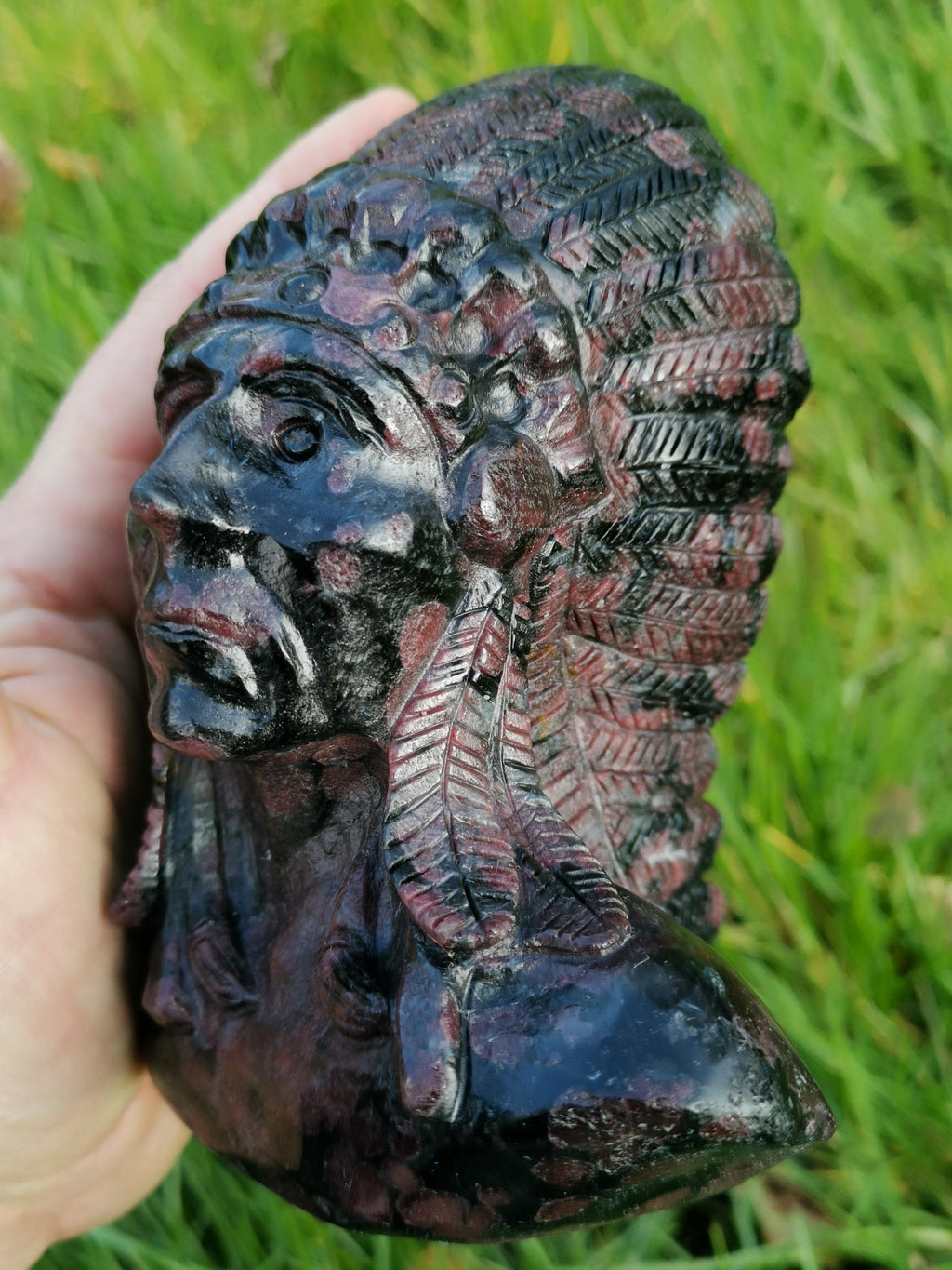 Almadin granaat -> Sculptuur, verzamelaarsbeeld van INDIANENHOOFDMAN, Apache van natuursteen