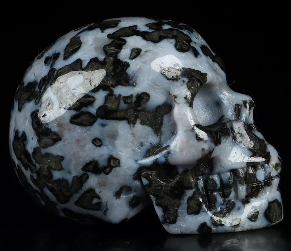 2" Scultura di teschio in pietra in Merlinite Mistica / Gabro indaco -> Vanitas / Memento mori
