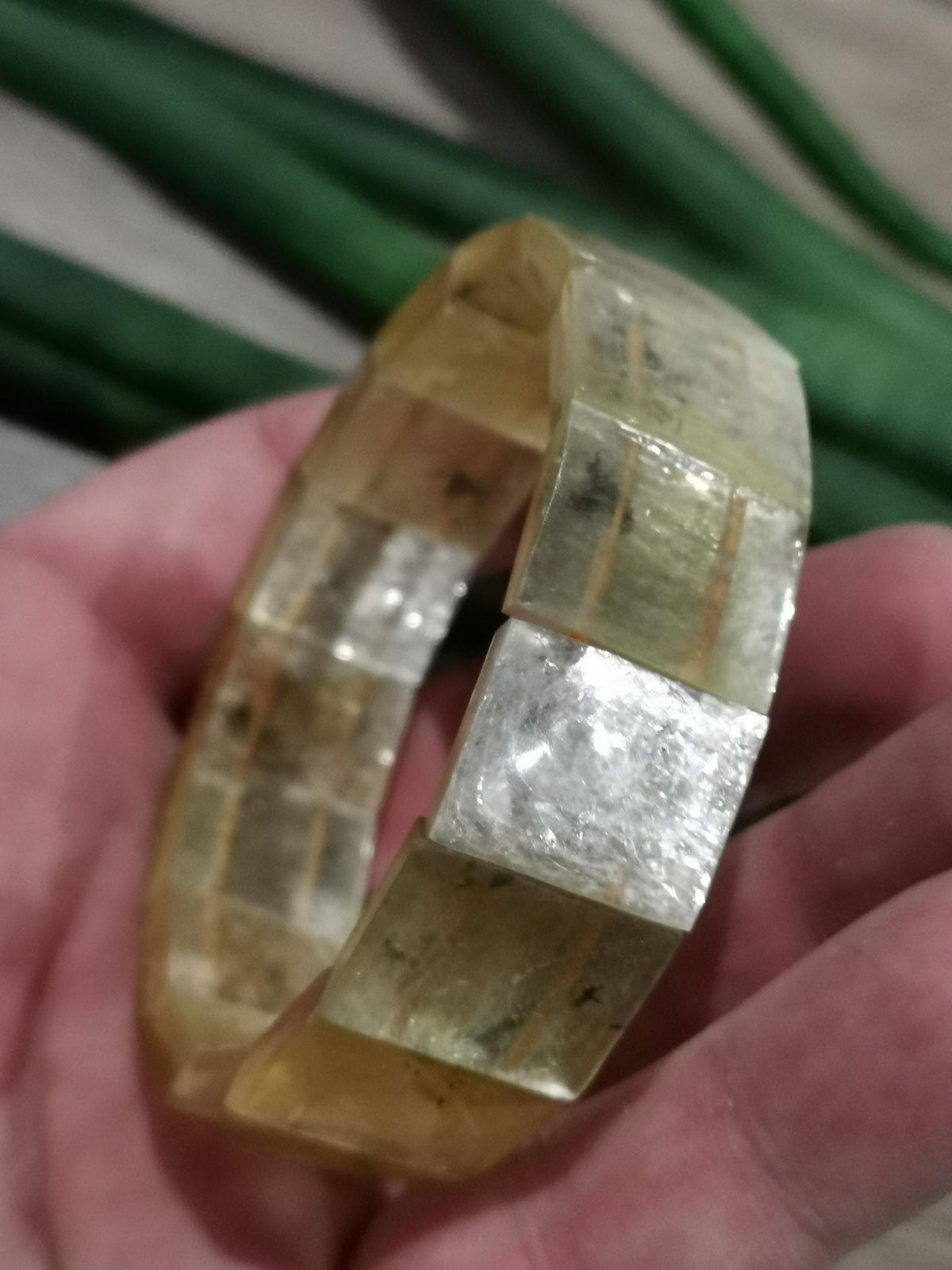 Mica OU muscovite , Mica estrelada da mais alta qualidade , Pulseira tipo rígida / mica dourada