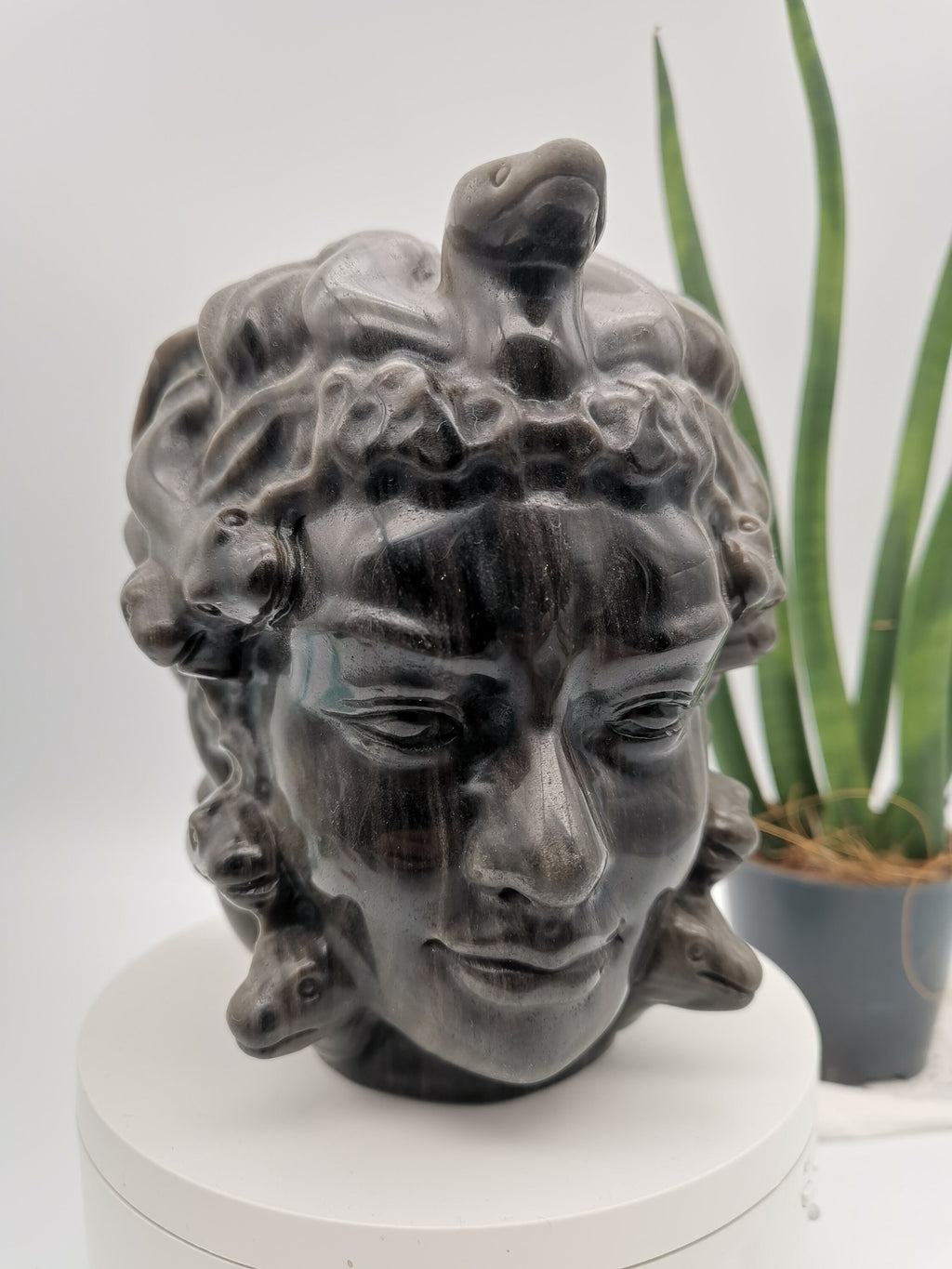 Ossidiana Argentata / Medusa / medusa / Scultura , Statua in pietra naturale da collezione / Mitologia