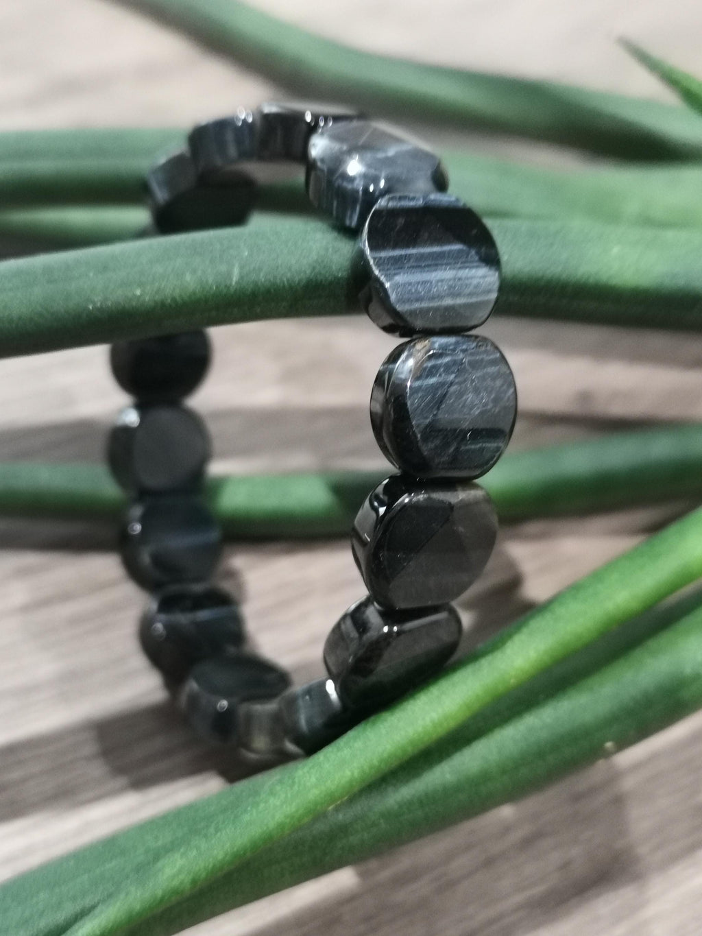 Mineralen -> Fauwkenoog / Armband met facetgeslepen ovale parel van 13 mm diameter van natuursteen