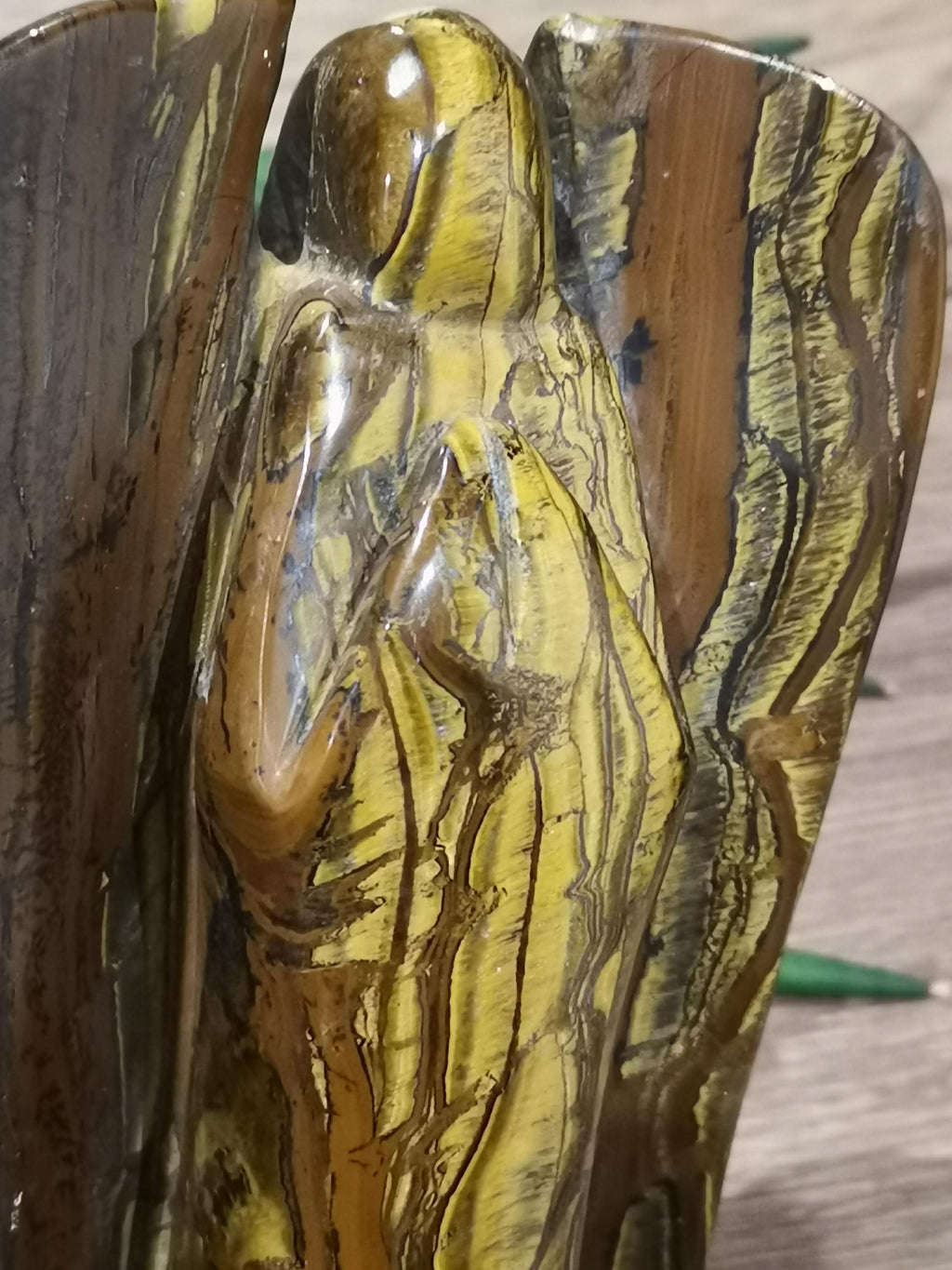Anjo / Santo - > Escultura em Olho de Tigre Amarelo / Ouro castanho  -> 1250 gramas