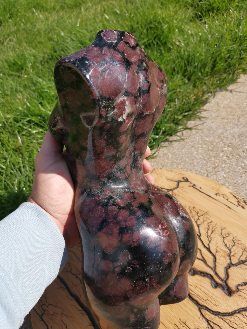 Buste XL, vrouwelijk lichaam van granaat-almandijn 7 kg, standbeeld van natuursteen
