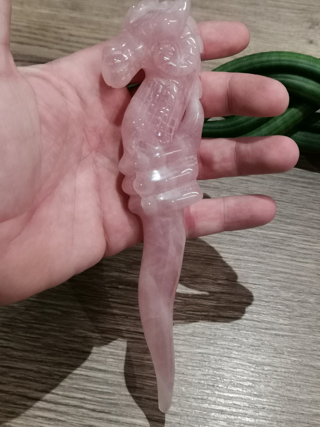 Daga tallada en piedra natural – Dragón-carnero, cuatro piedras a elegir