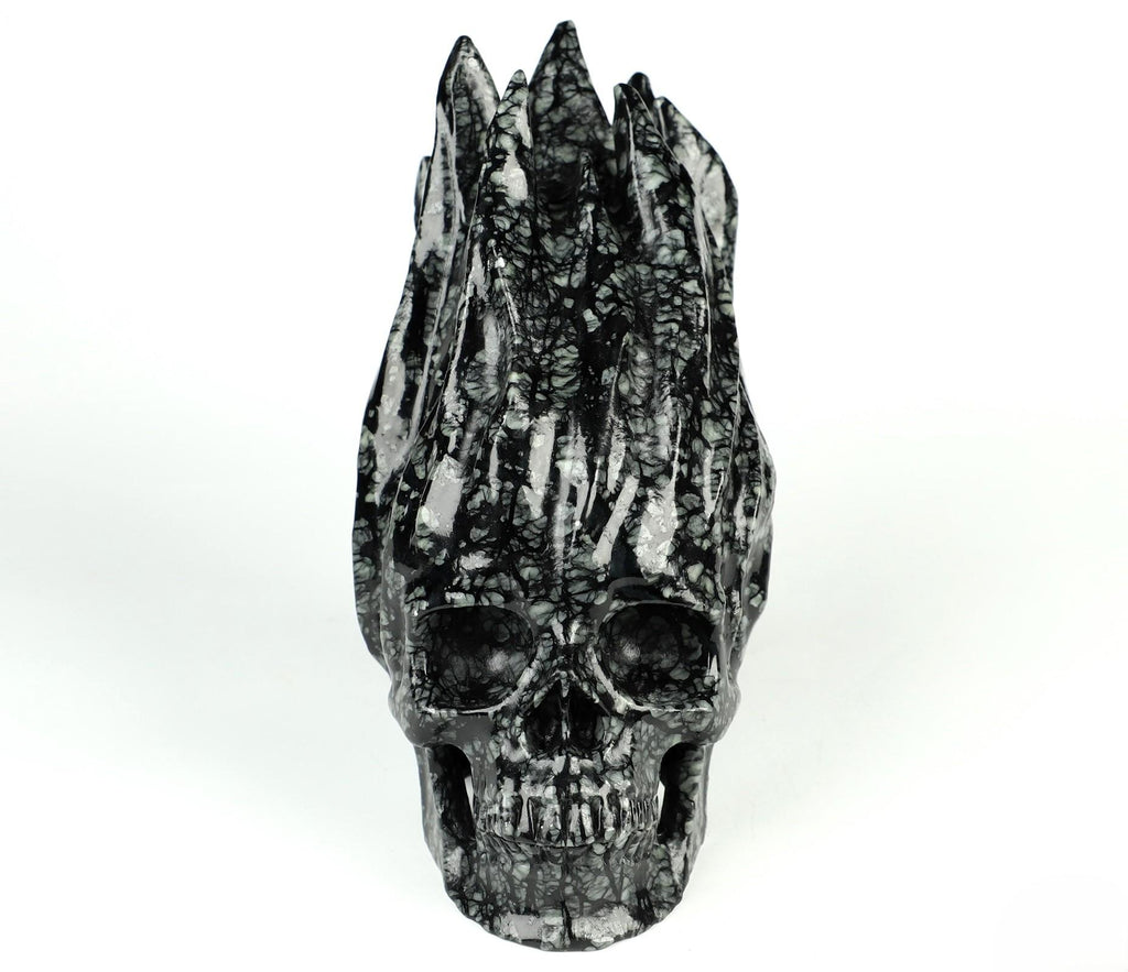 Brandende schedel van Picasso-jasper · Natuurstenen sculptuur, curiosacabinet