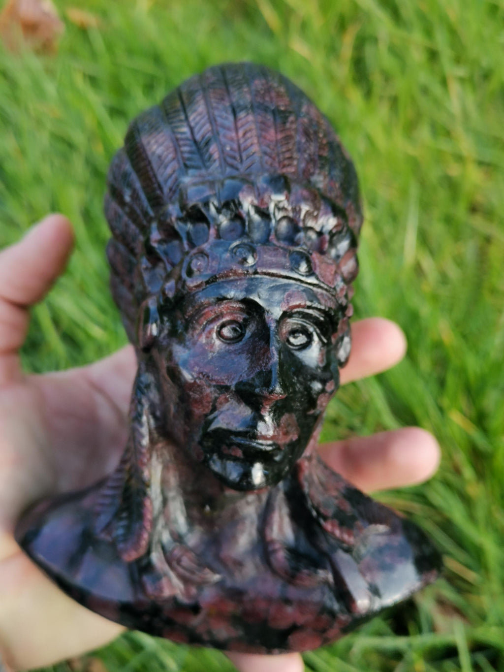 Almadin granaat -> Sculptuur, verzamelaarsbeeld van INDIANENHOOFDMAN, Apache van natuursteen