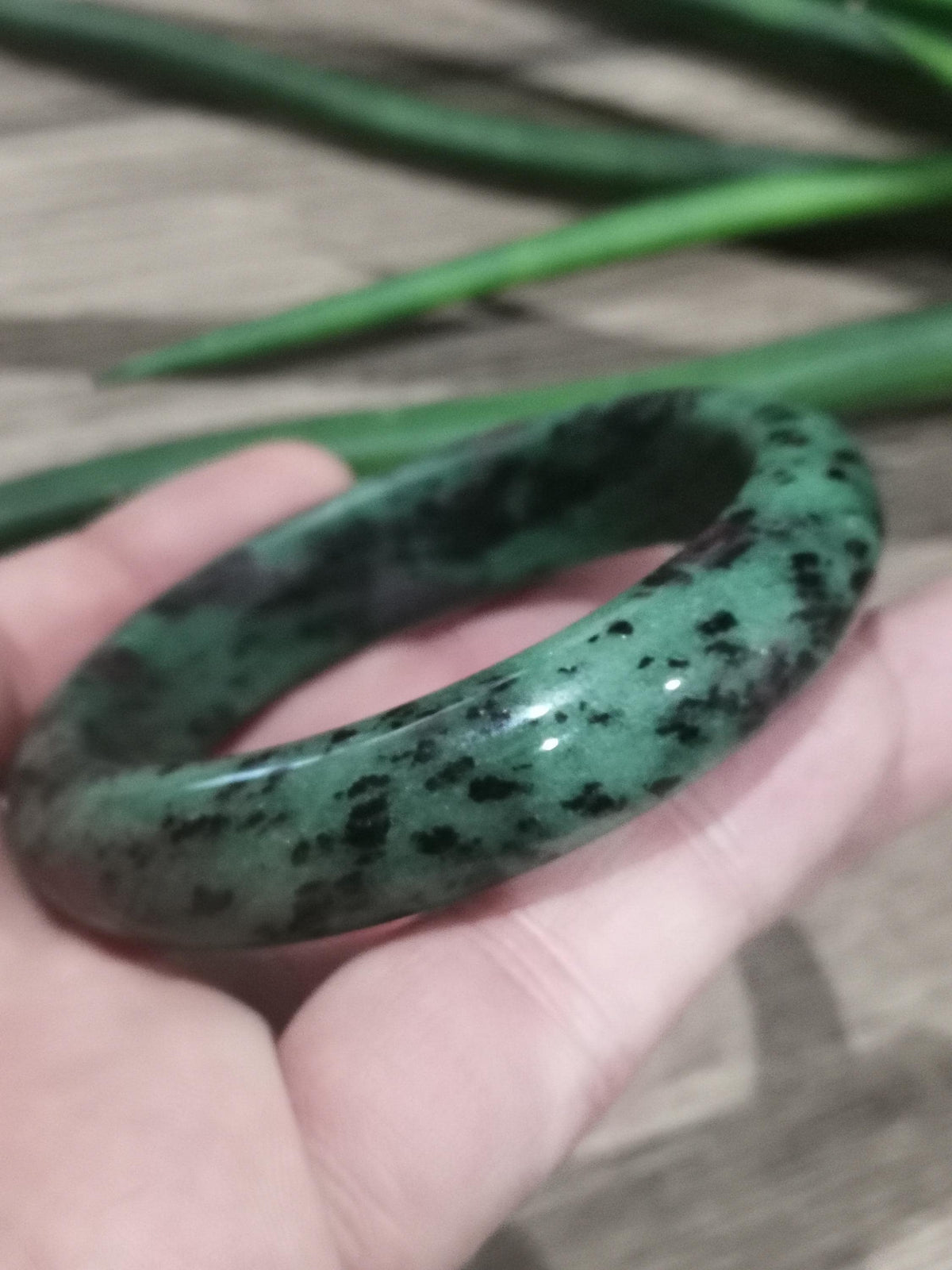 Bangle-armband van robijn op zoïsit – Natuurlijke steen – Binnendiameter 61 mm