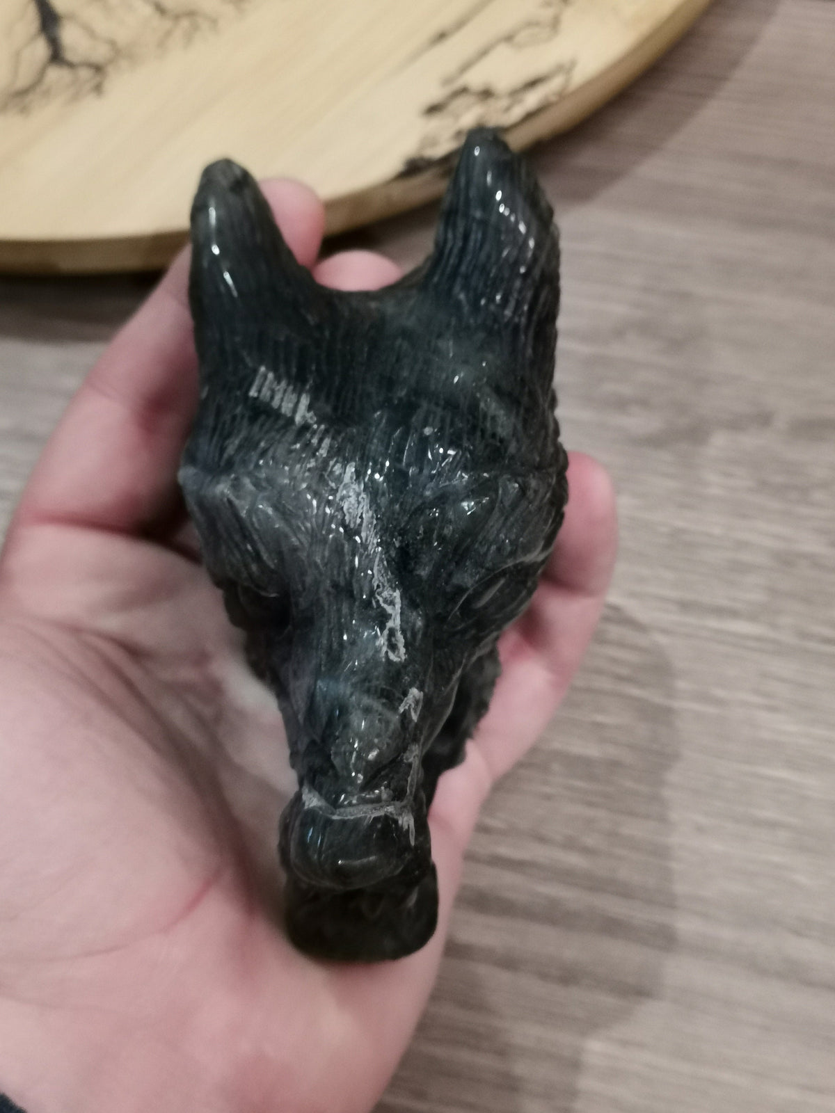 Tête de Loup féroce , Sculpture en Labradorite / Madagascar