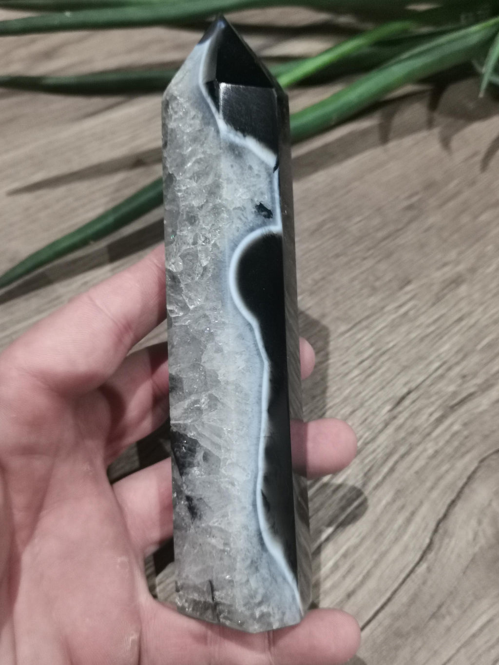 Agate noire à bandes d’Uruguay – Pointe obélisque de 169 mm