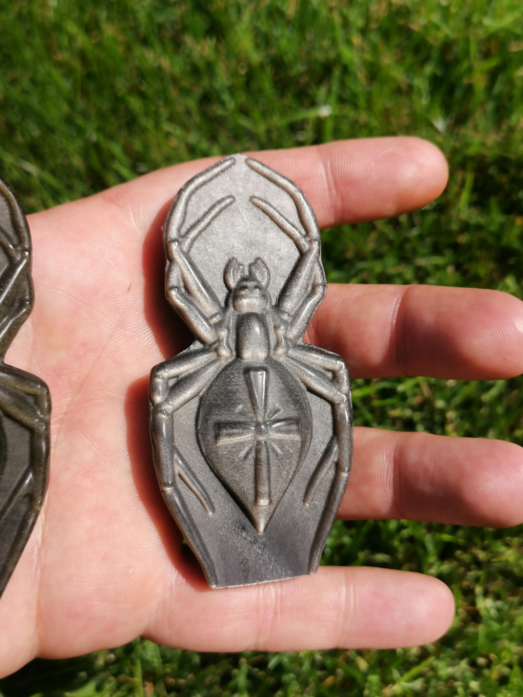 Zilveren of gouden obsidiaanspin uit Mexico – Natuurlijke steen