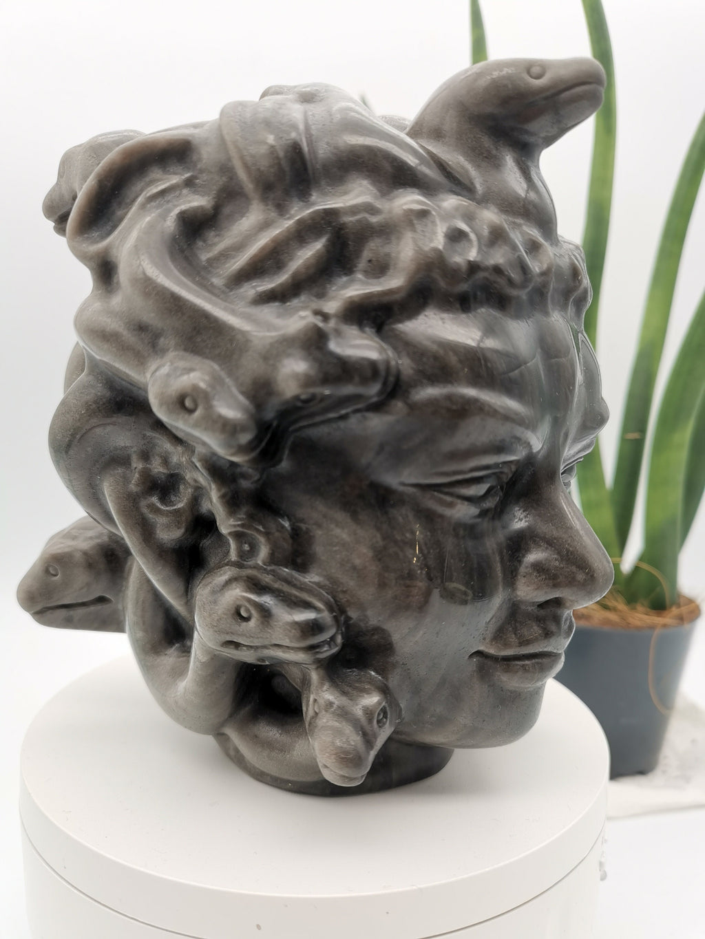 Ossidiana Argentata / Medusa / medusa / Scultura , Statua in pietra naturale da collezione / Mitologia