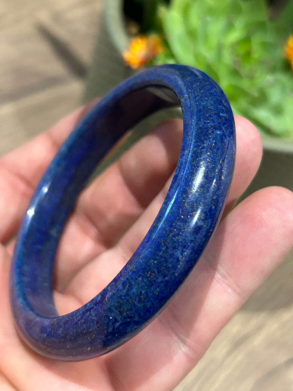 Lapis lazuli -- > Starre BORGARM, binnendiameter 64 mm, zeldzaam en van mooie kwaliteit, natuursteen