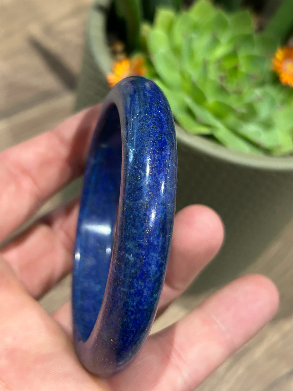 Lapis lazuli -- > Starre BORGARM, binnendiameter 64 mm, zeldzaam en van mooie kwaliteit, natuursteen