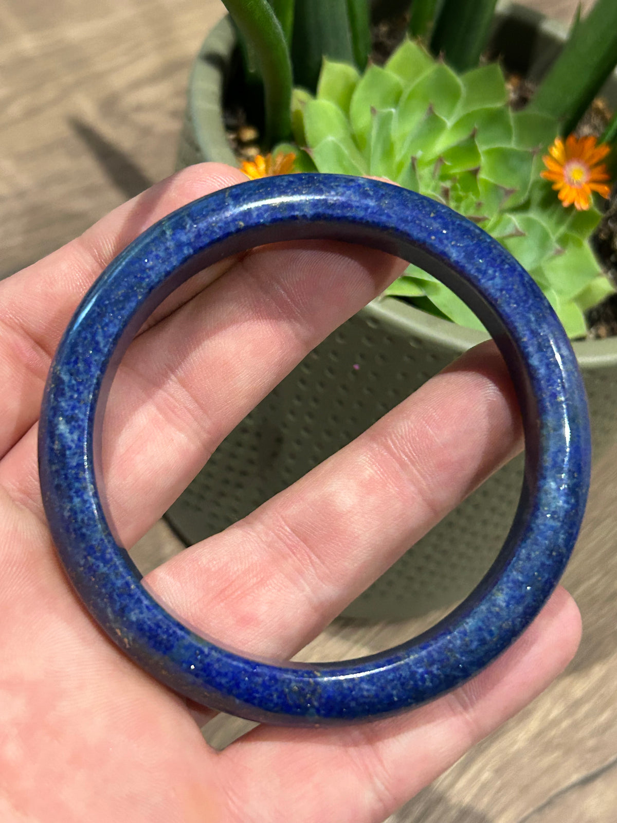 Lapis lazuli -- > Starre BORGARM, binnendiameter 64 mm, zeldzaam en van mooie kwaliteit, natuursteen