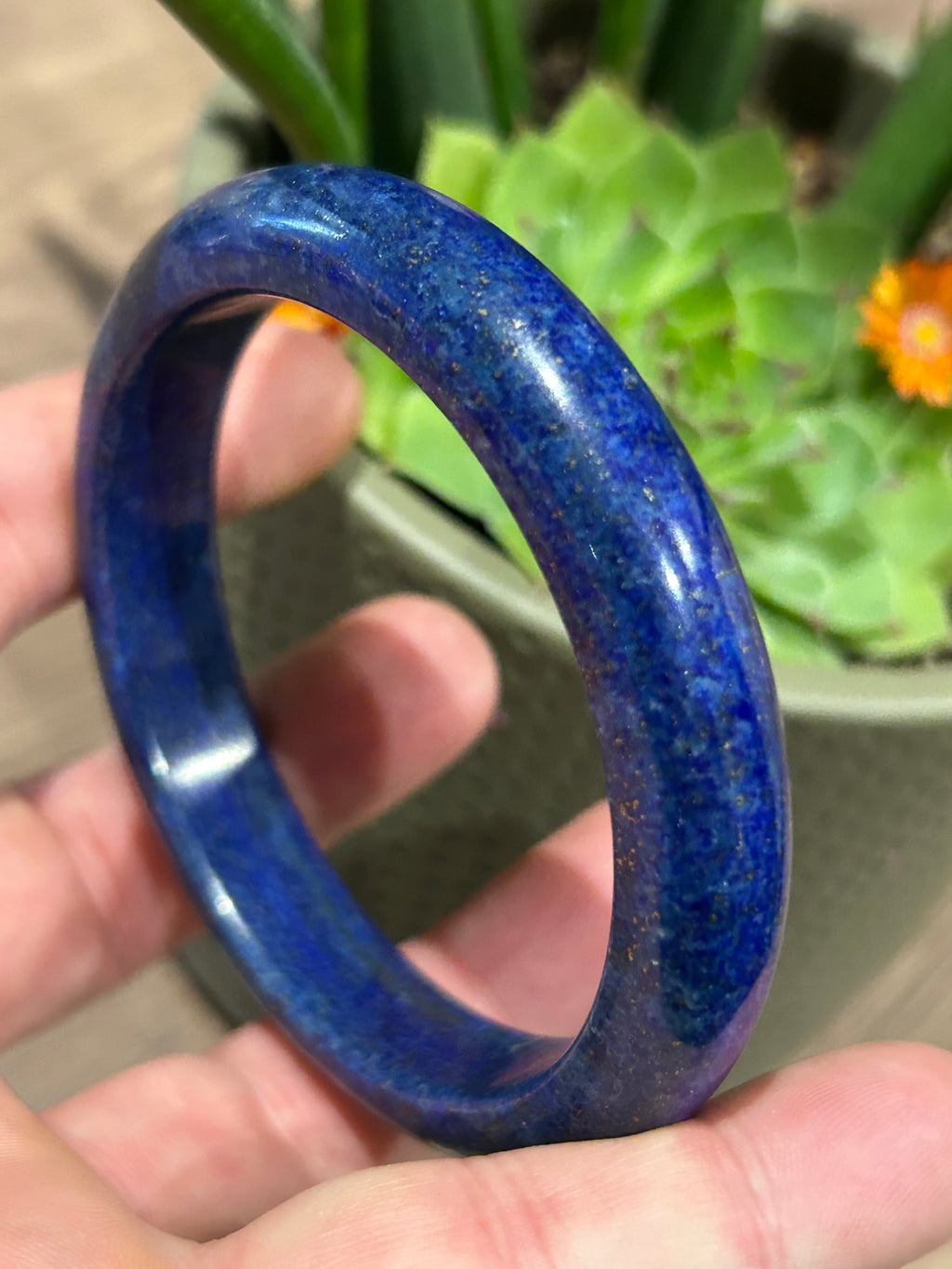 Lapis lazuli -- > Starre BORGARM, binnendiameter 64 mm, zeldzaam en van mooie kwaliteit, natuursteen