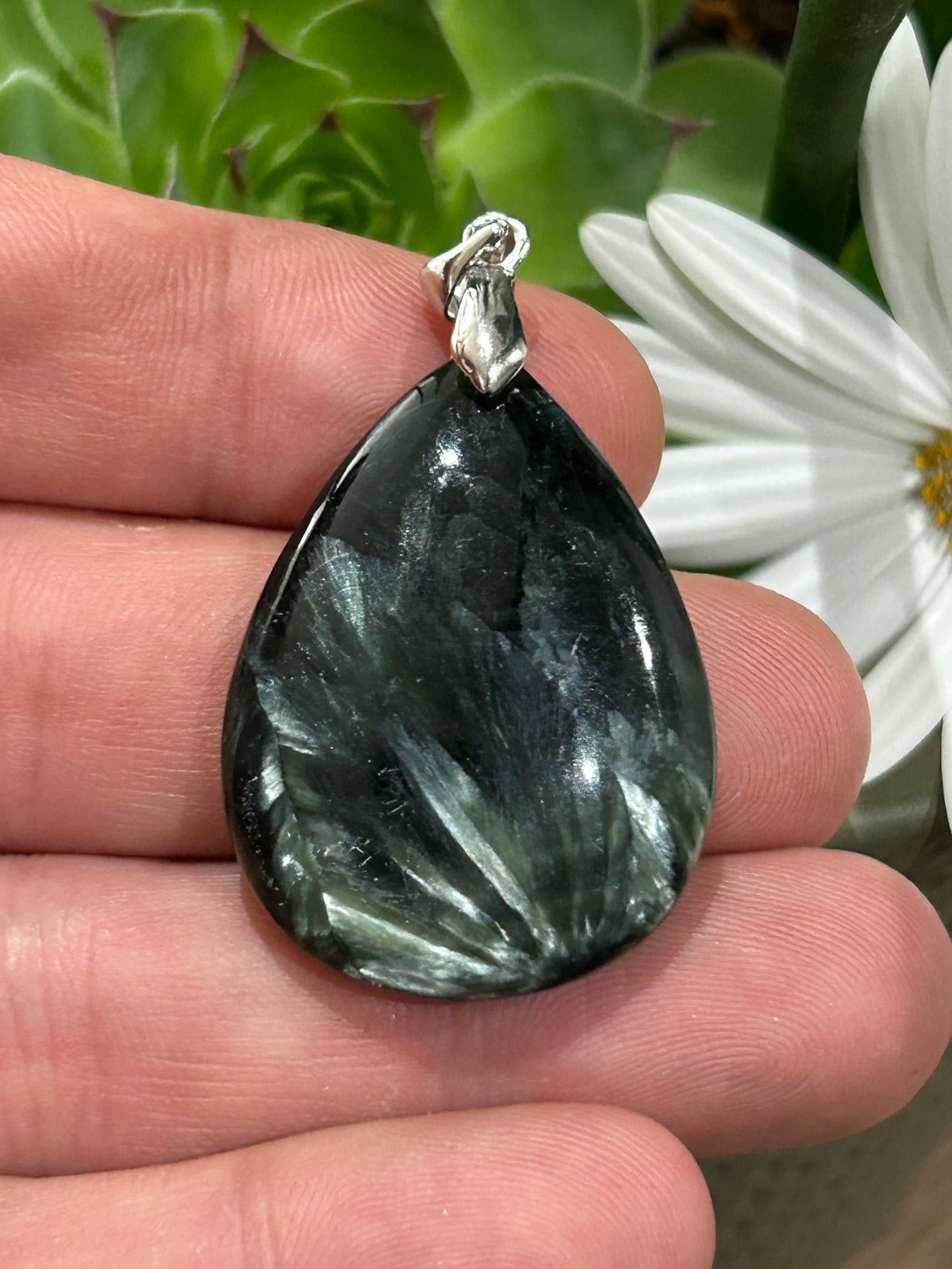 Pendentif goutte en séraphinite de Russie – 13 g