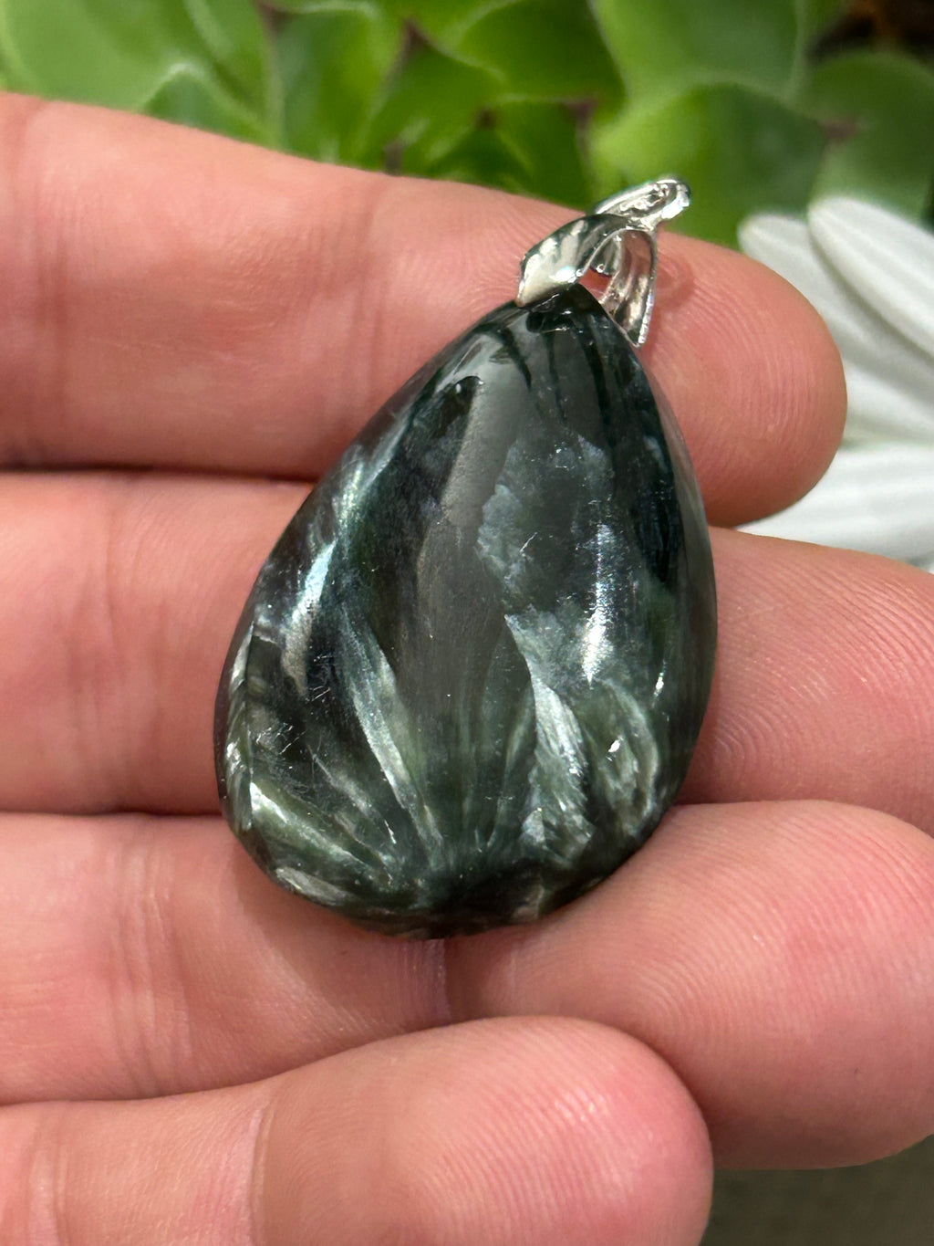 Pendentif goutte en séraphinite de Russie – 13 g
