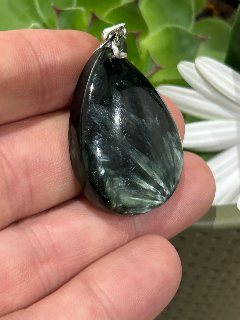 Pendentif goutte en séraphinite de Russie – 13 g