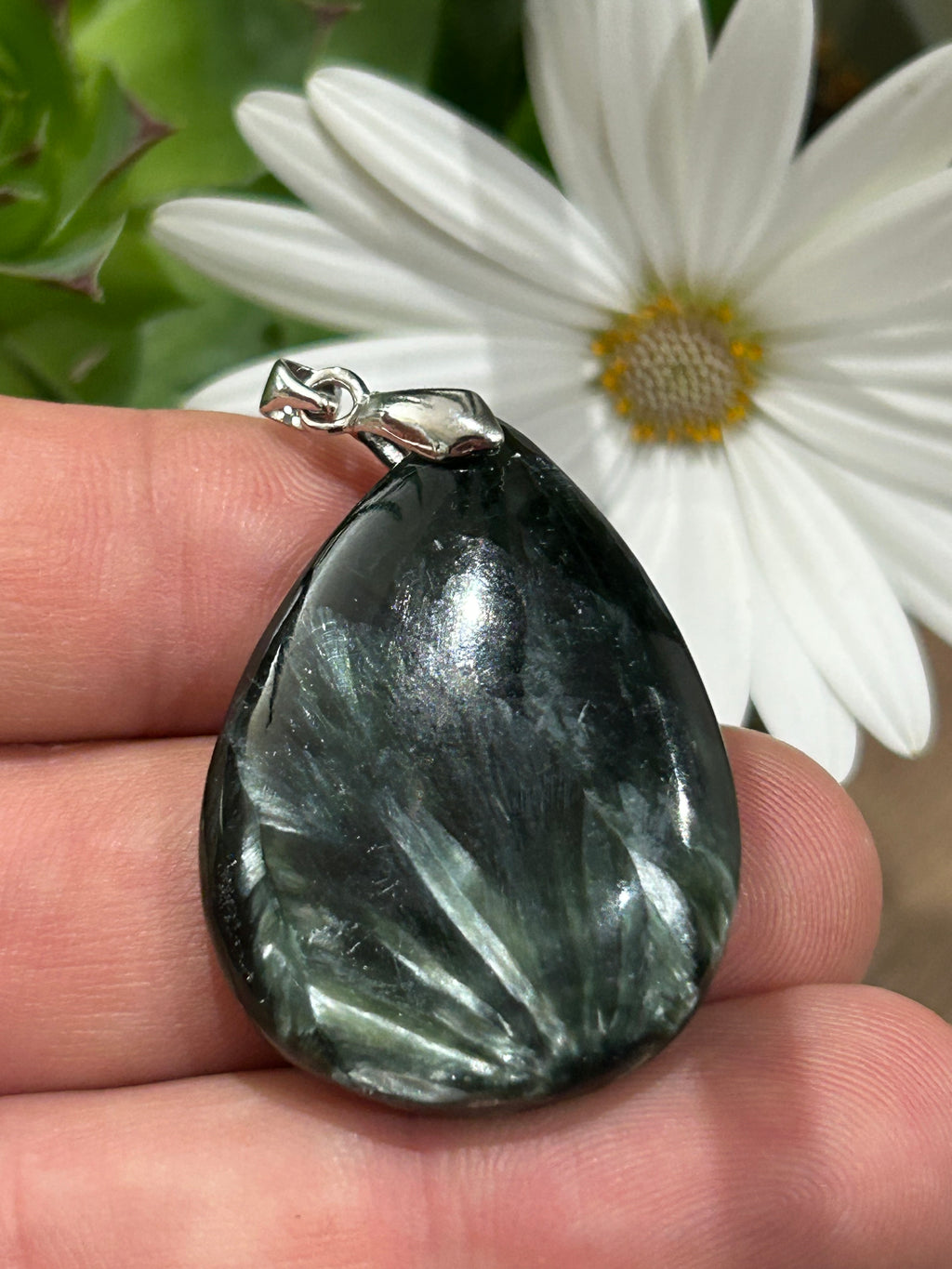 Pendentif goutte en séraphinite de Russie – 13 g