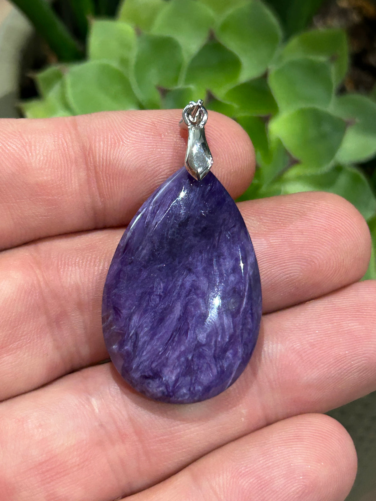 Pendentif en charoïte de Sibérie · Pierre naturelle en forme de goutte
