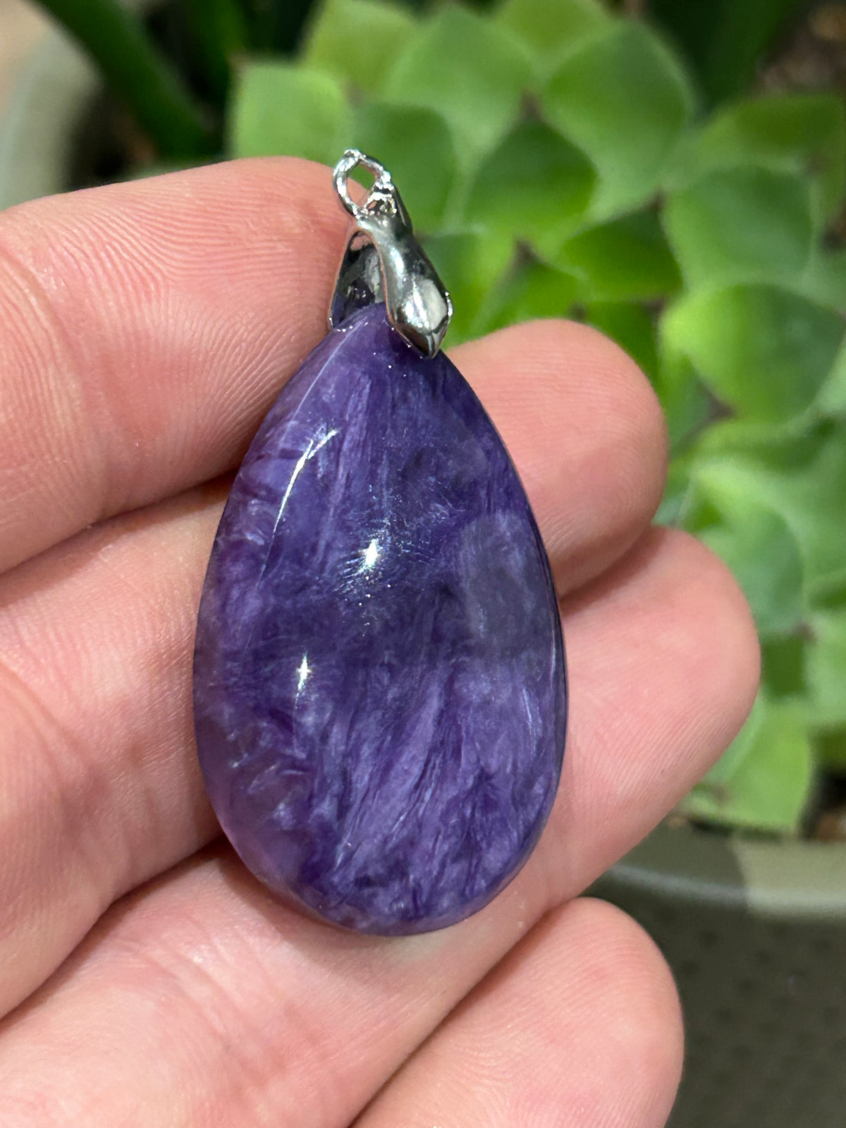 Pendentif en charoïte de Sibérie · Pierre naturelle en forme de goutte