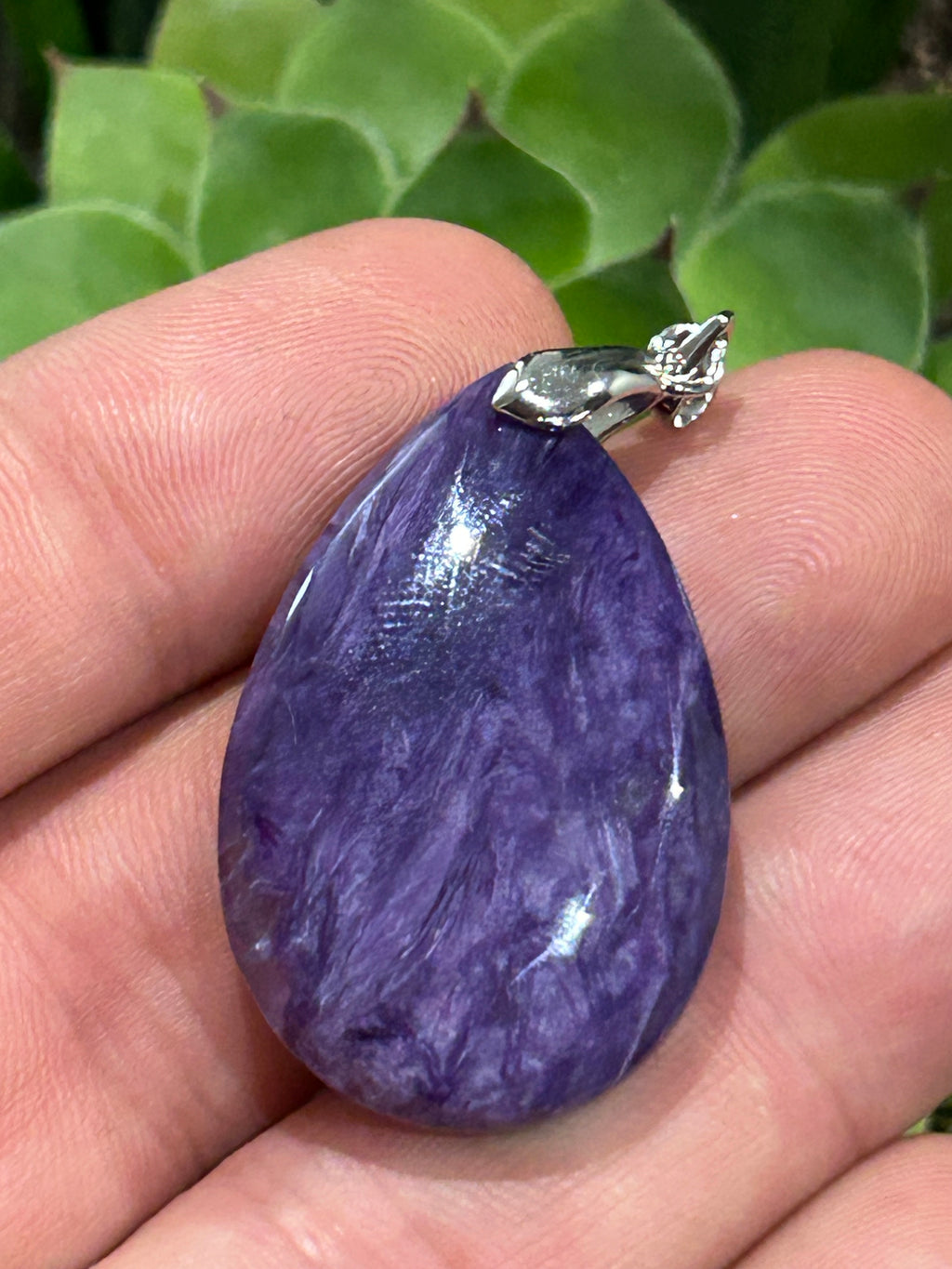 Pendente em carulite da Sibéria · Pedra natural em forma de gota