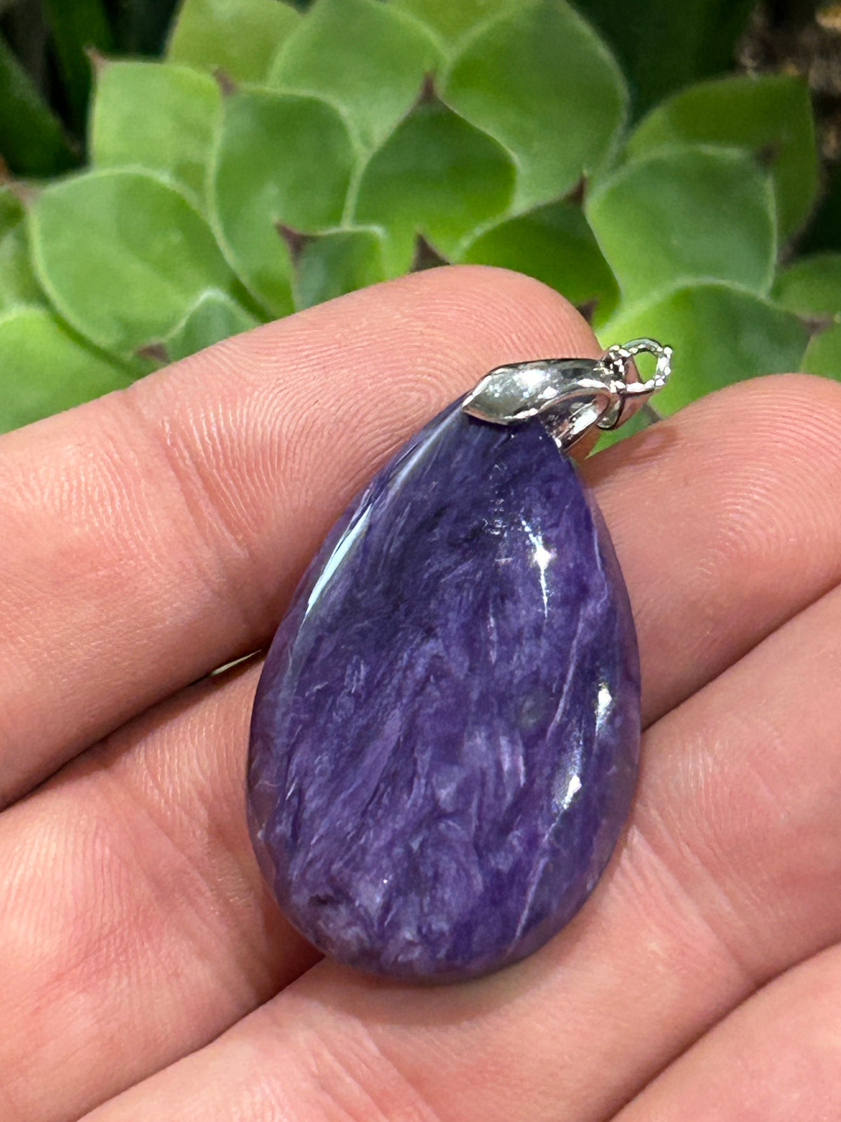 Pendentif en charoïte de Sibérie · Pierre naturelle en forme de goutte