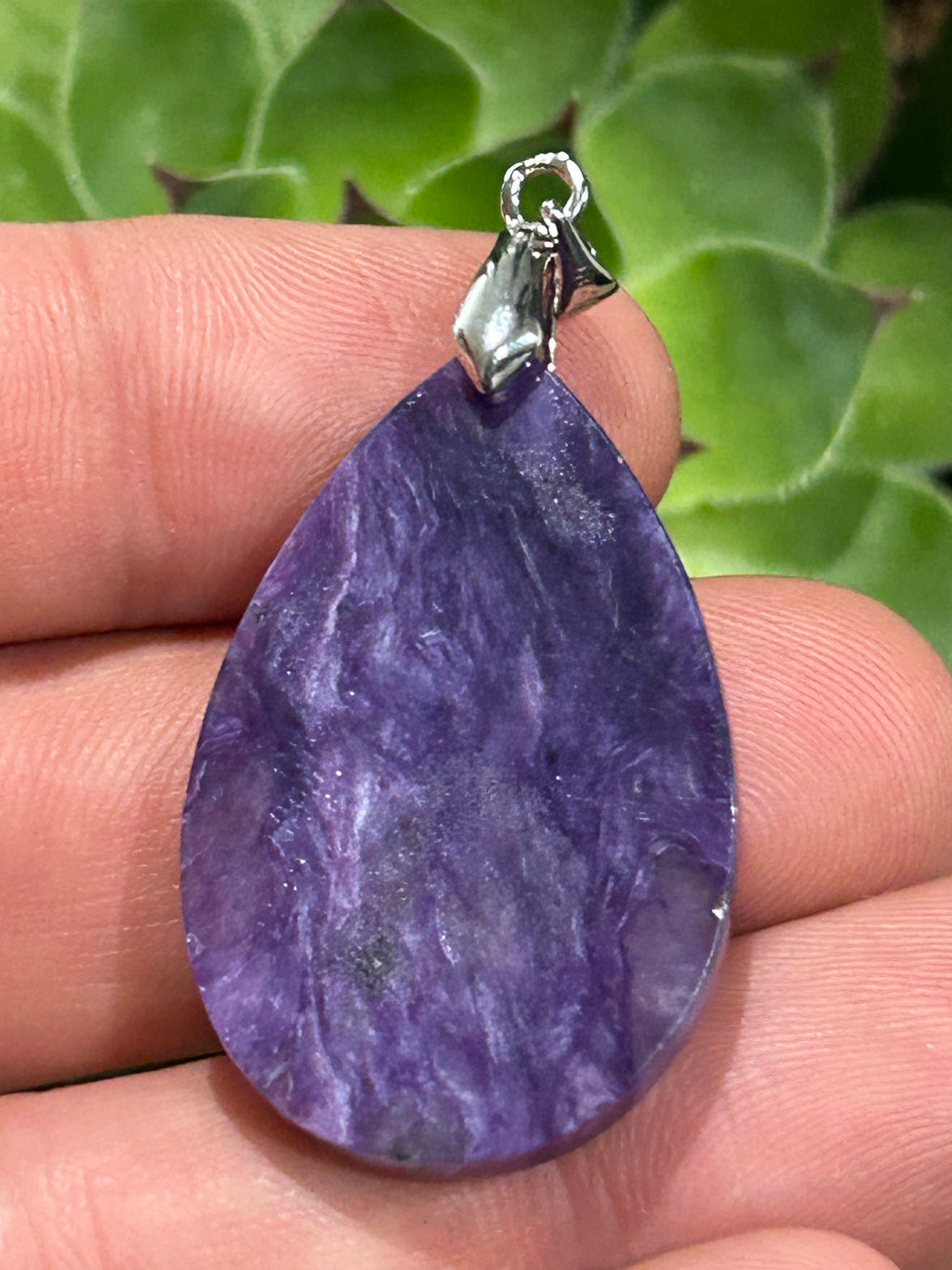 Pendente em carulite da Sibéria · Pedra natural em forma de gota