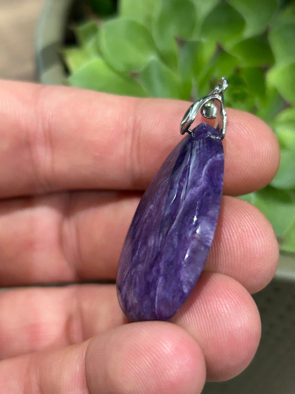 Pendente em carulite da Sibéria · Pedra natural em forma de gota