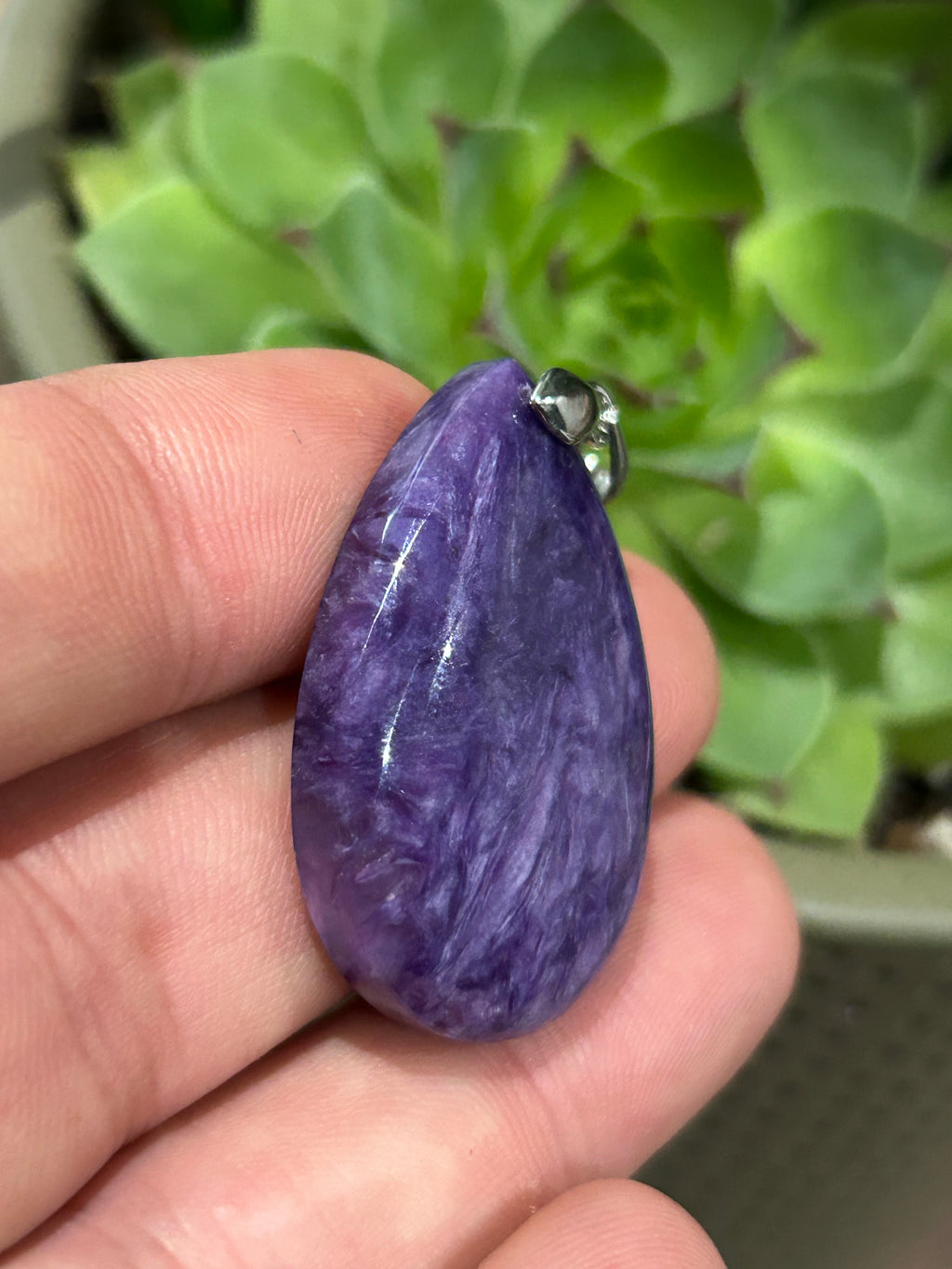Pendente em carulite da Sibéria · Pedra natural em forma de gota