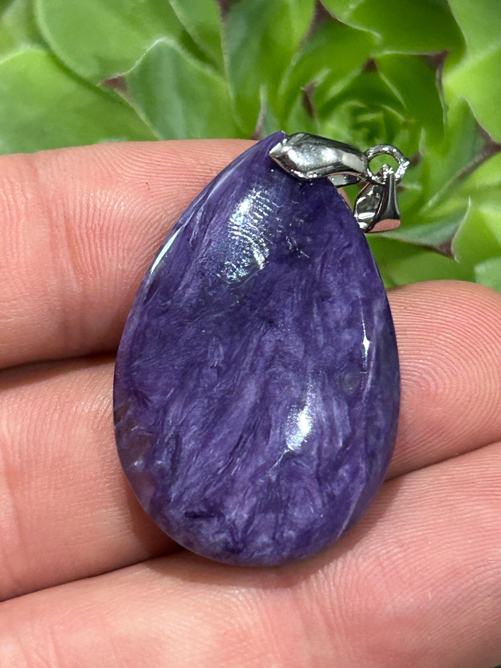 Pendente em carulite da Sibéria · Pedra natural em forma de gota