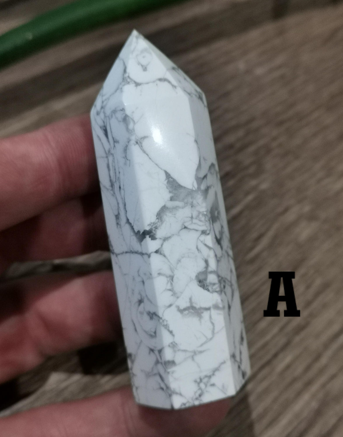 Howlit – Obeliskiowy czubek z kamienia naturalnego do wyboru