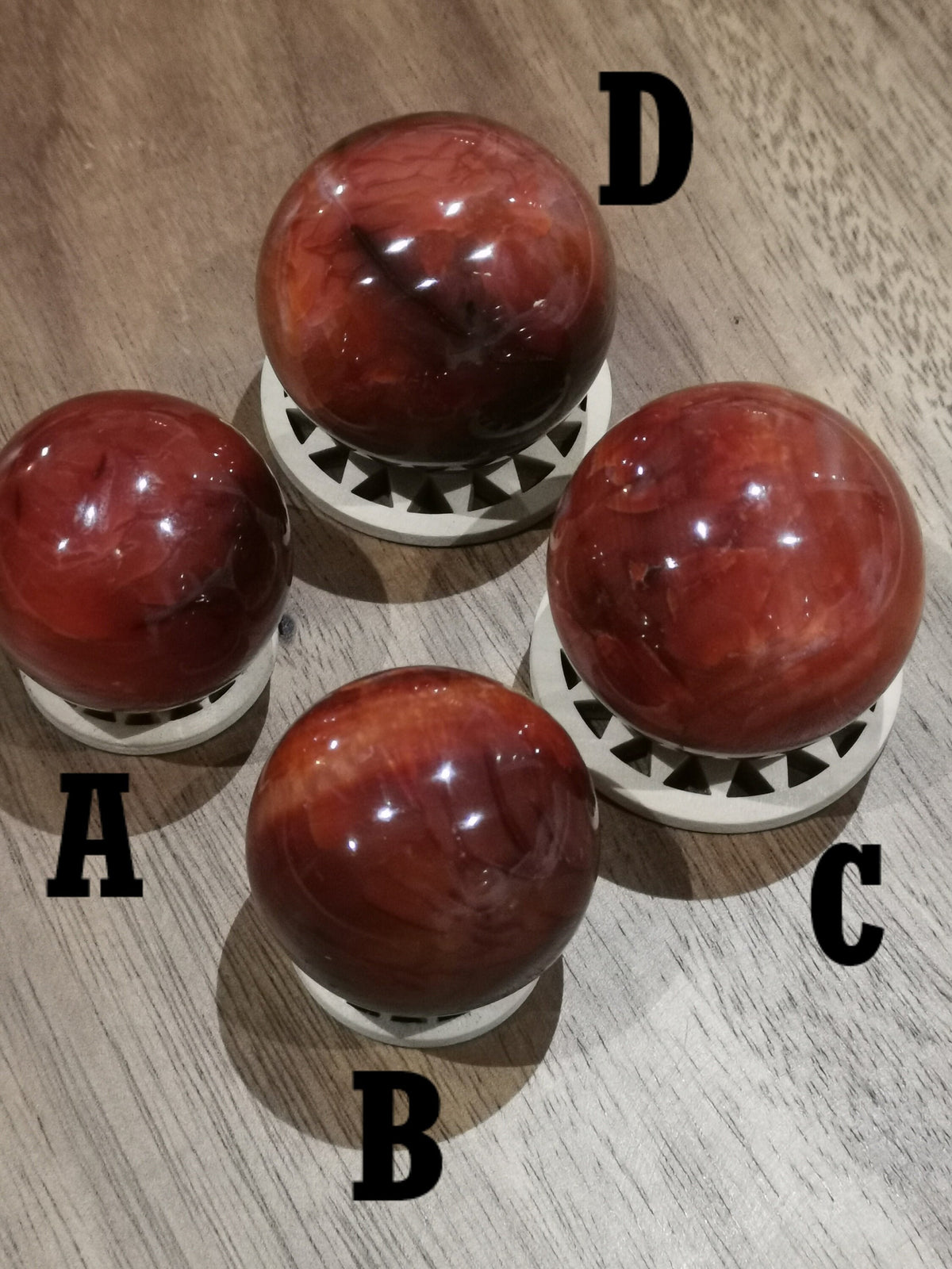 Akanja / Koraljinfärg / KULA i VALFRITT material, sten från Madagaskar / Mineralbola